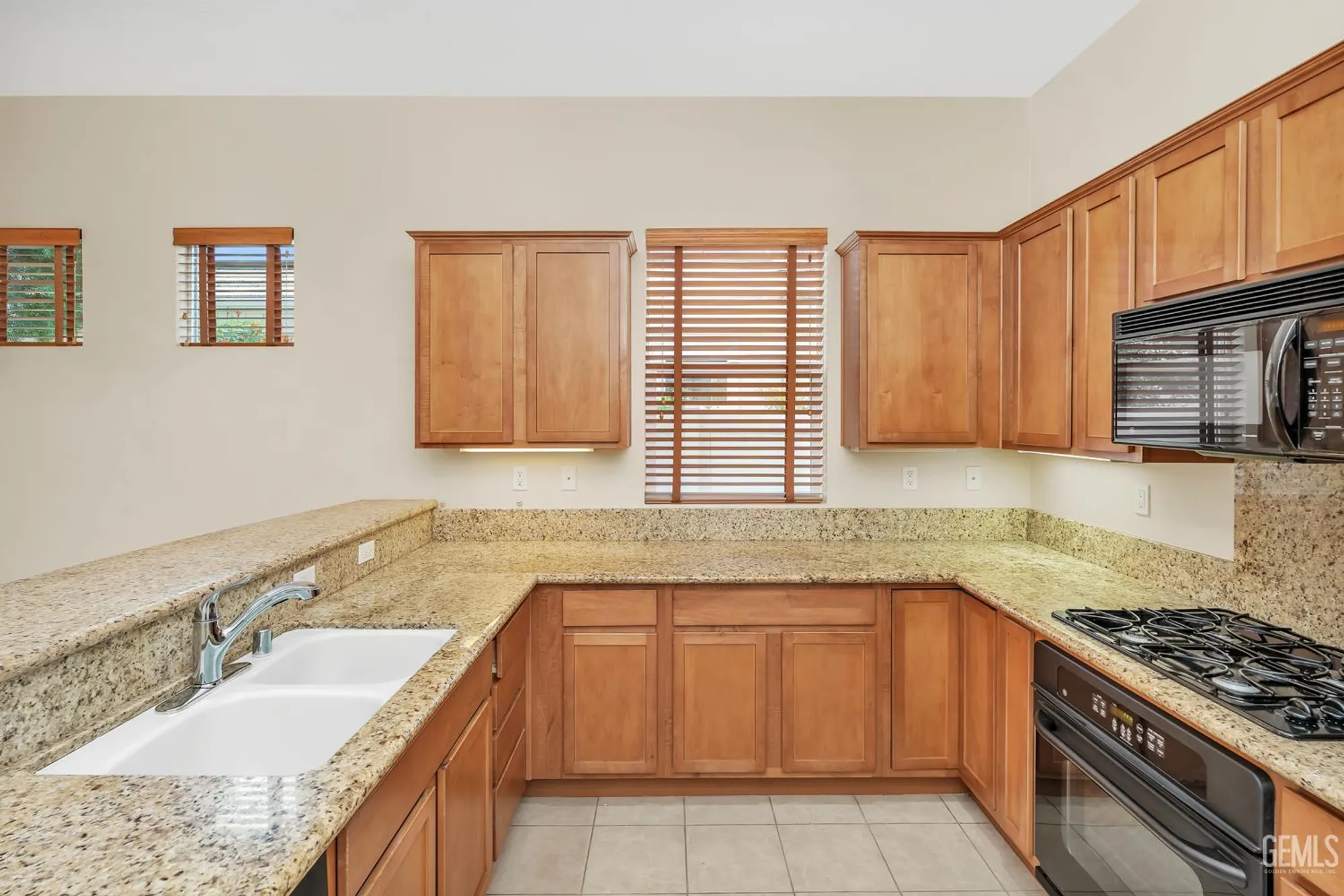 Property Slideshow image 10 of 56 | 14319 terrazzo dr, Bakersfield, CA, 93306