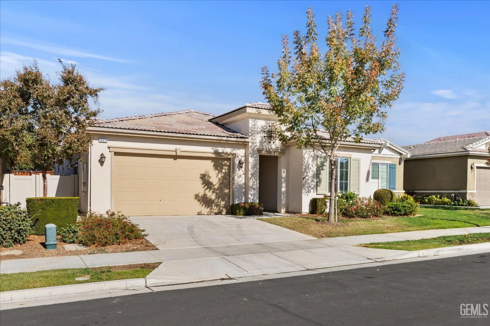 Property Slideshow image 13 of 57 | 10016 francois ln, Bakersfield, CA, 93306
