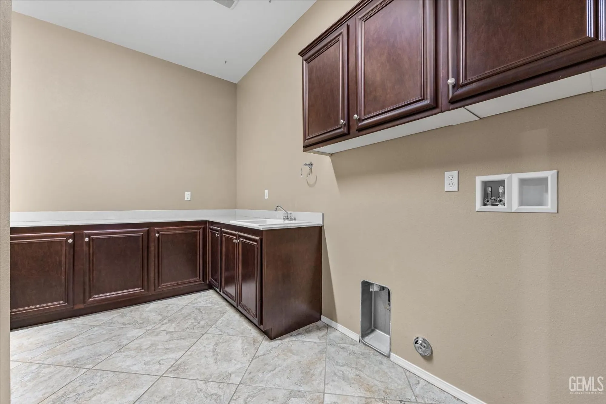 Property Slideshow image 49 of 57 | 10016 francois ln, Bakersfield, CA, 93306
