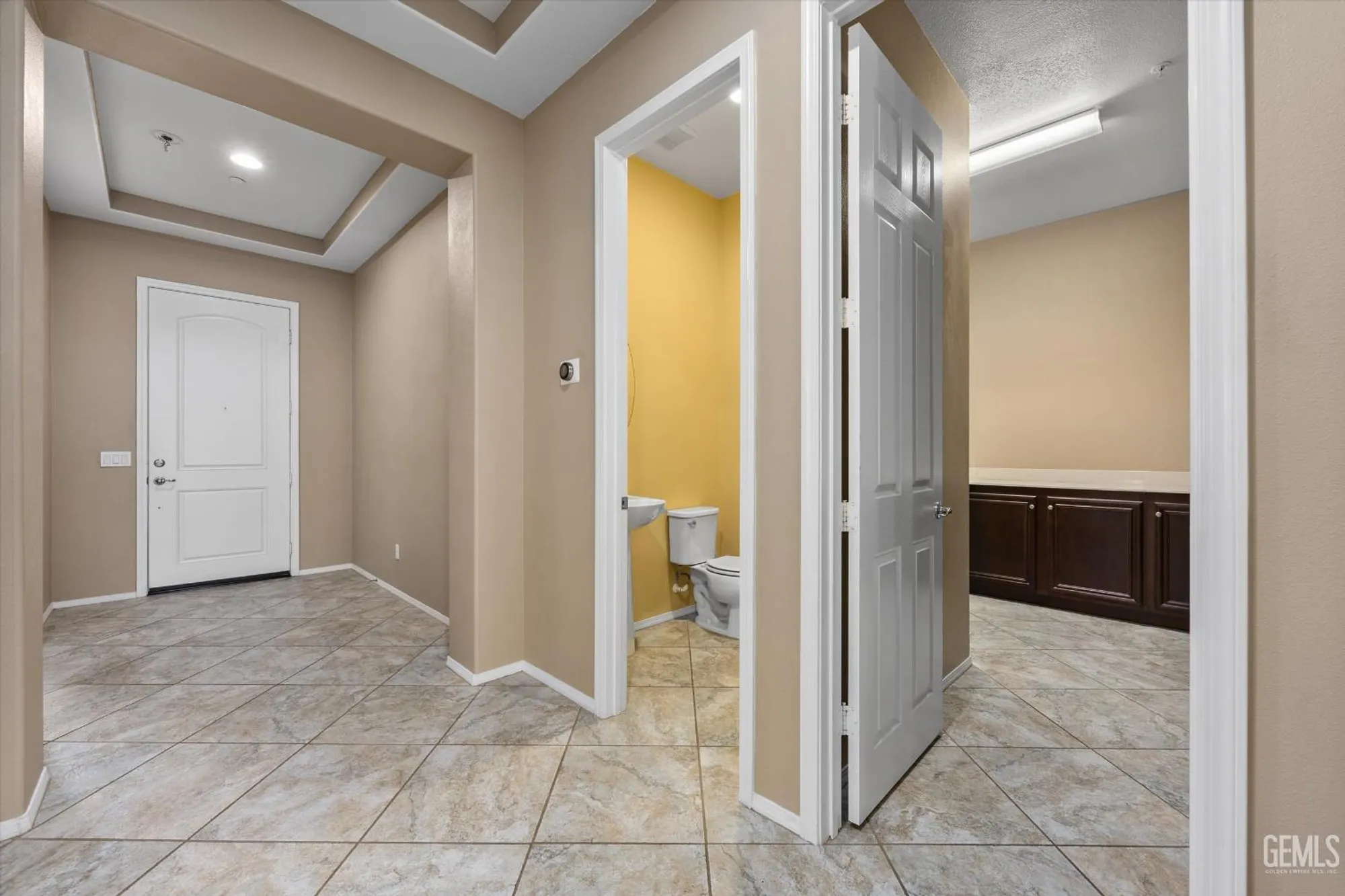 Property Slideshow image 19 of 57 | 10016 francois ln, Bakersfield, CA, 93306