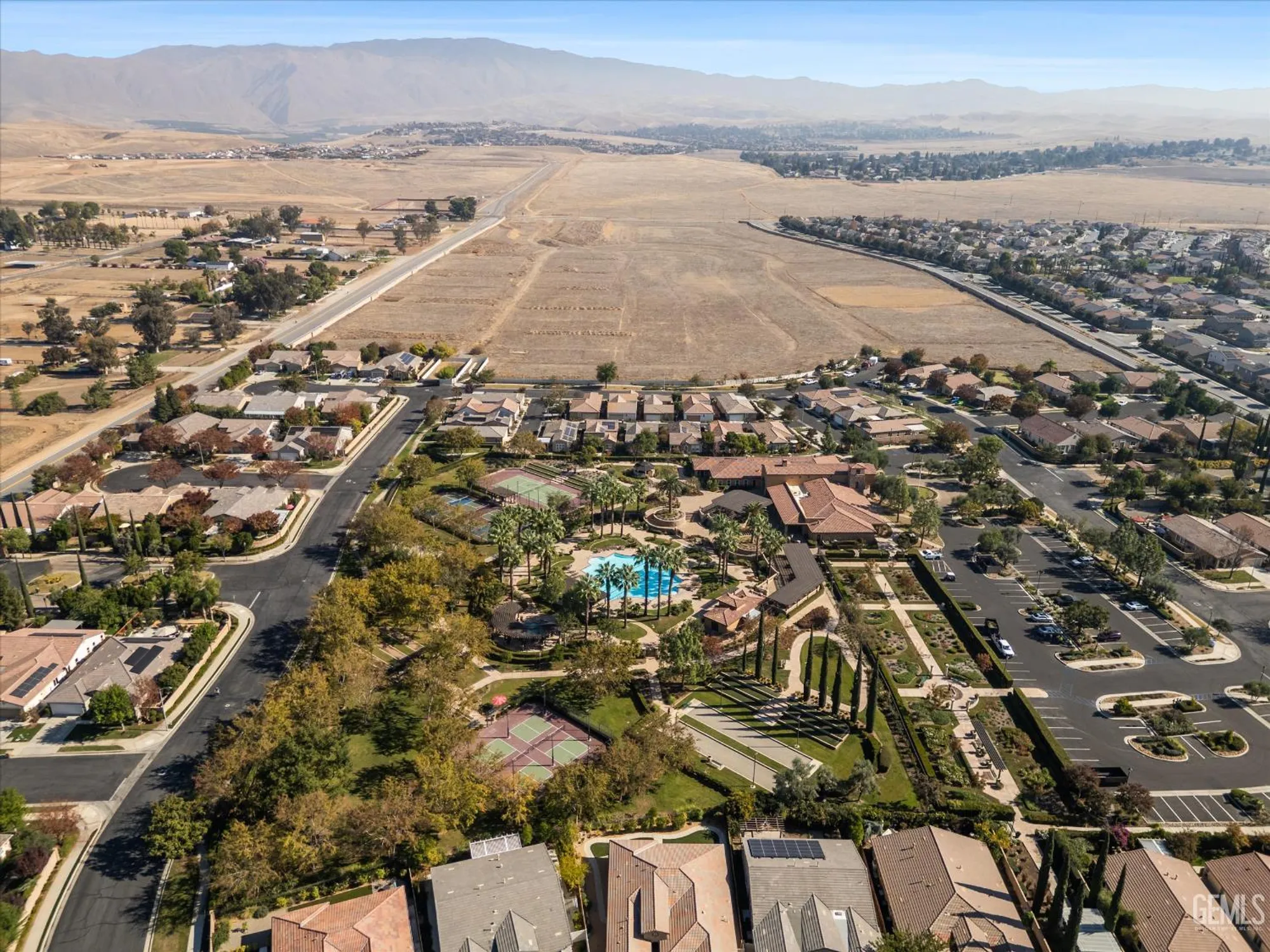 Property Slideshow image 10 of 57 | 10016 francois ln, Bakersfield, CA, 93306