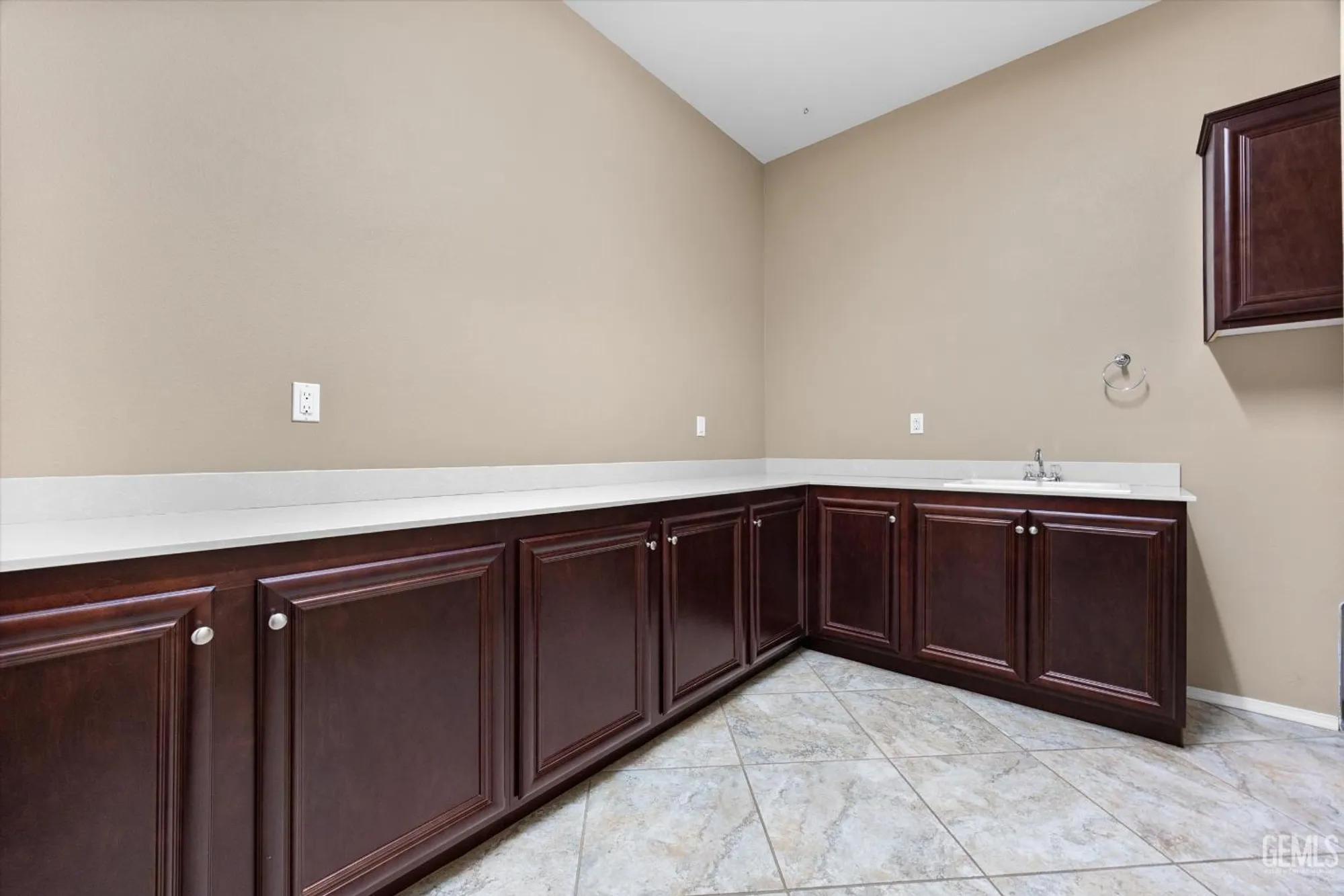 Property Slideshow image 48 of 57 | 10016 francois ln, Bakersfield, CA, 93306