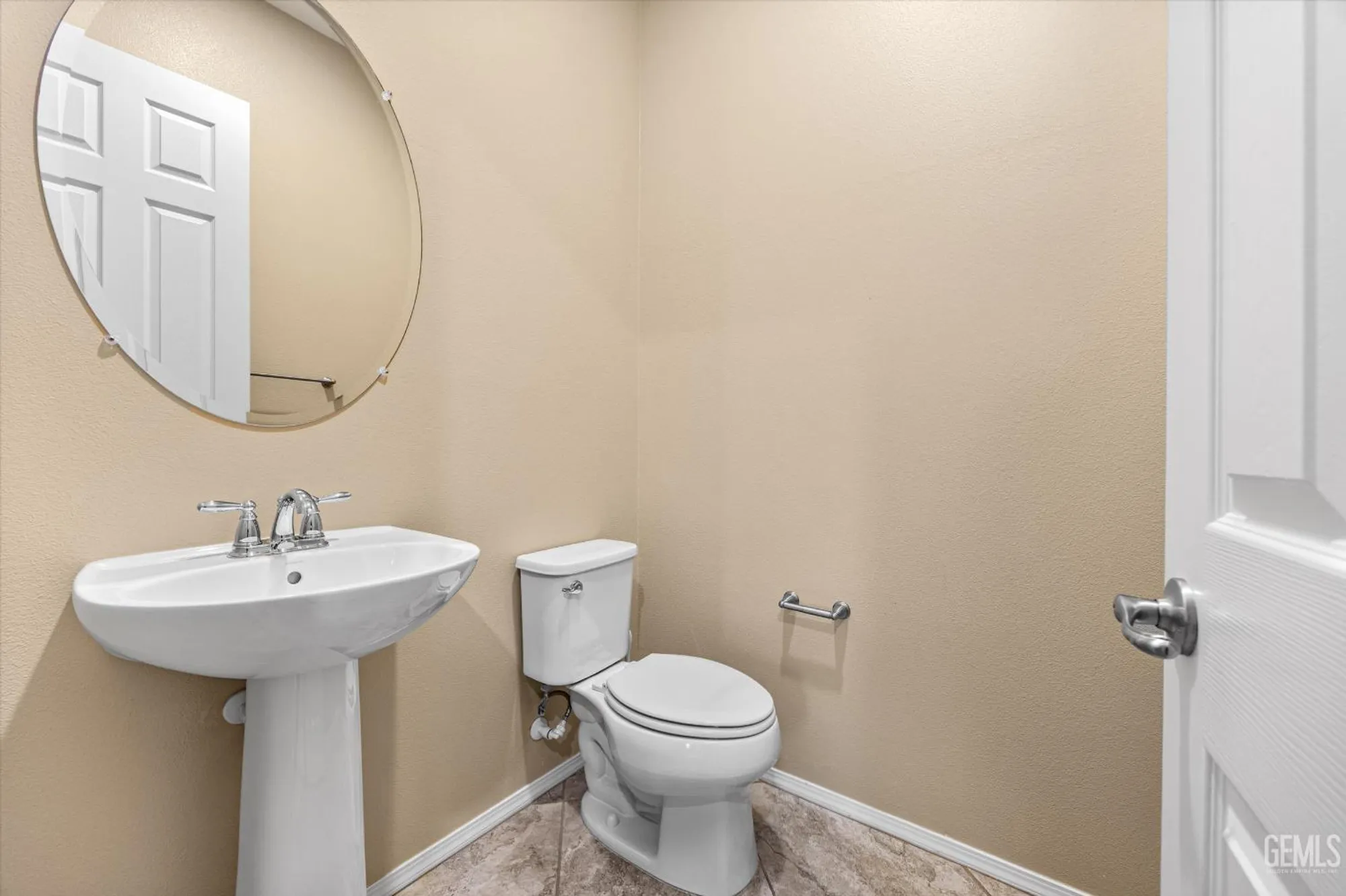 Property Slideshow image 33 of 57 | 10016 francois ln, Bakersfield, CA, 93306