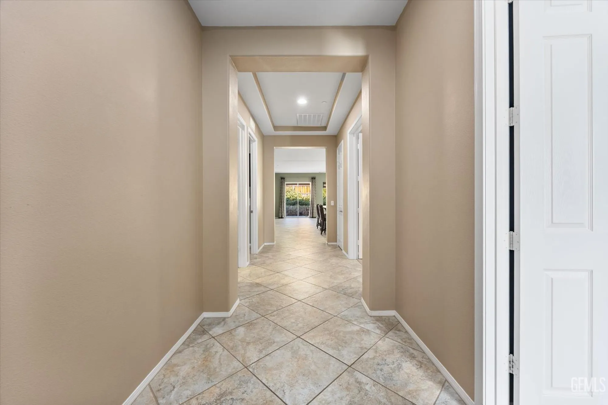 Property Slideshow image 17 of 57 | 10016 francois ln, Bakersfield, CA, 93306