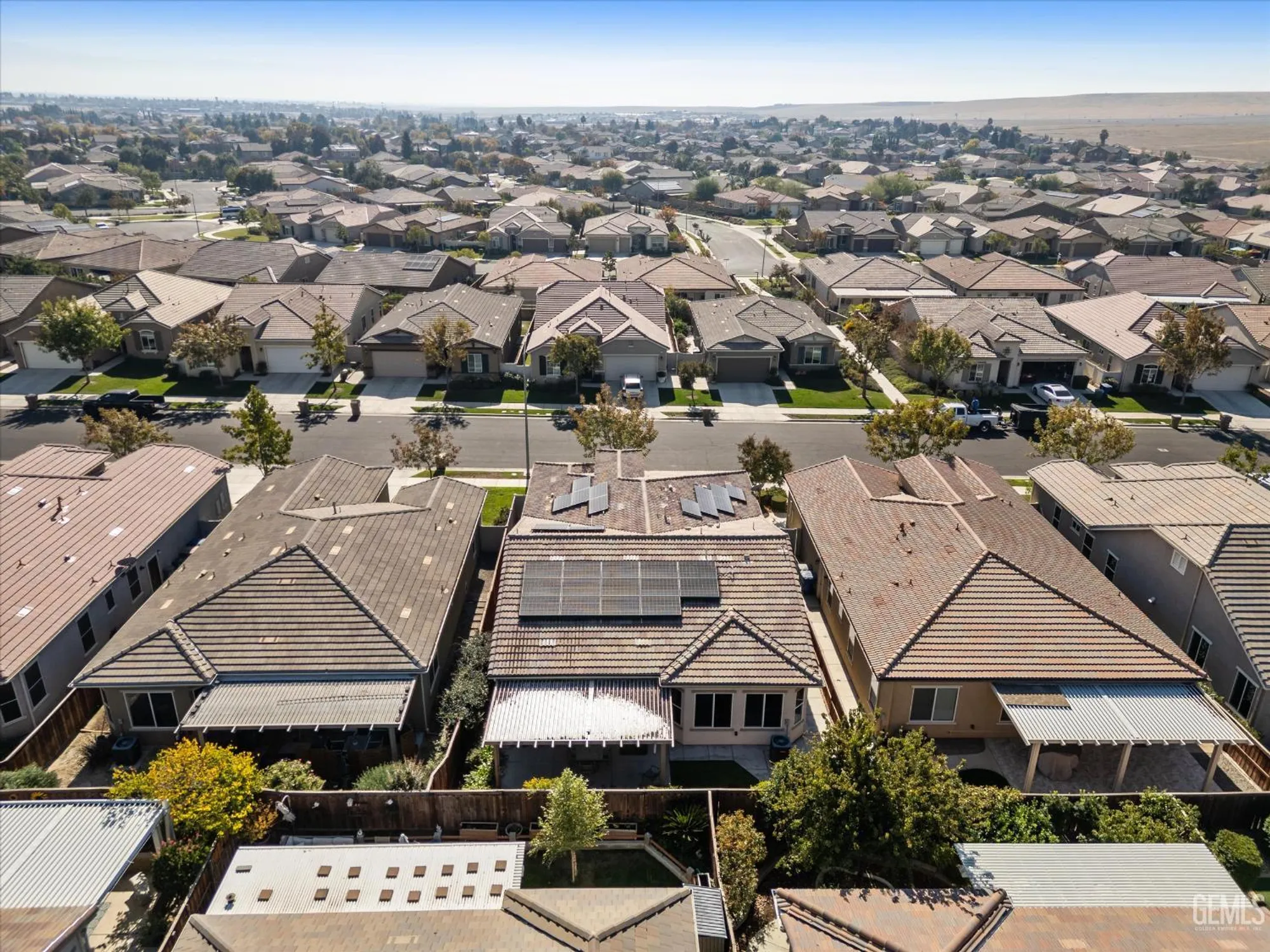 Property Slideshow image 7 of 57 | 10016 francois ln, Bakersfield, CA, 93306