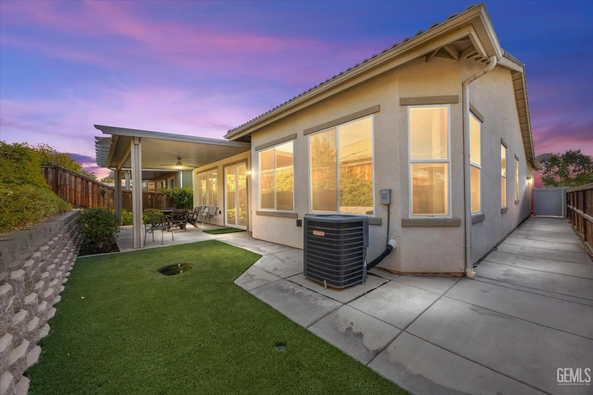 Property Slideshow image 2 of 57 | 10016 francois ln, Bakersfield, CA, 93306