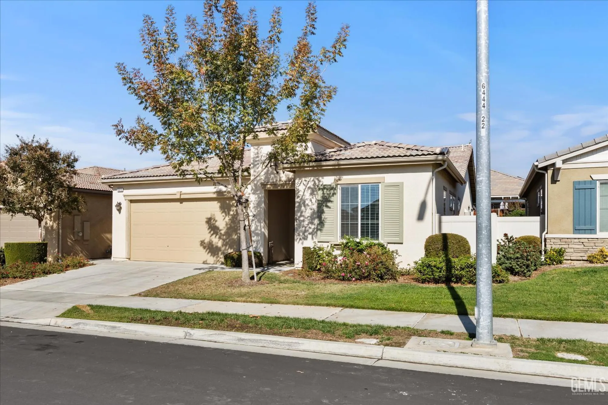 Property Slideshow image 15 of 57 | 10016 francois ln, Bakersfield, CA, 93306