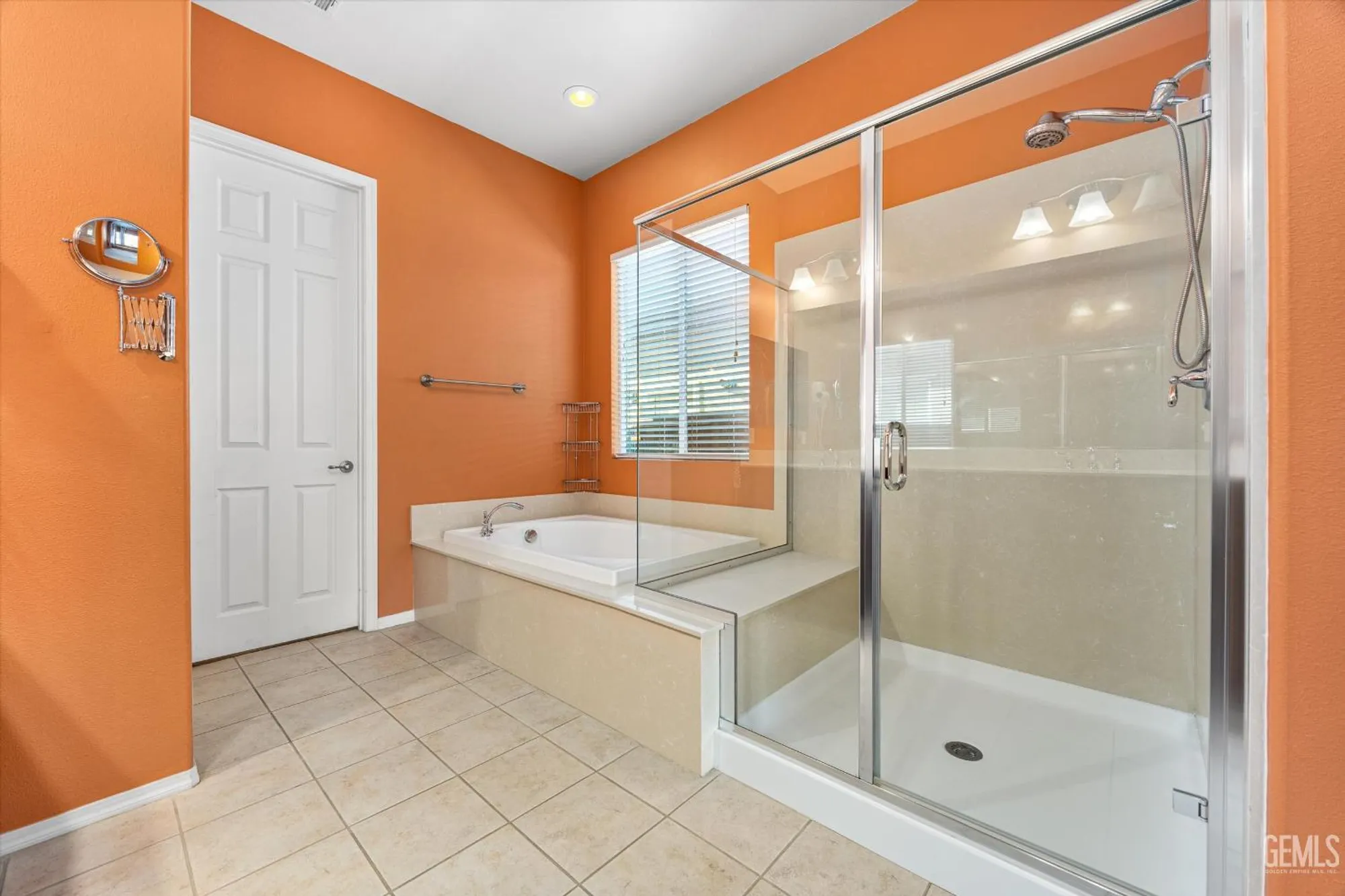 Property Slideshow image 38 of 57 | 10016 francois ln, Bakersfield, CA, 93306