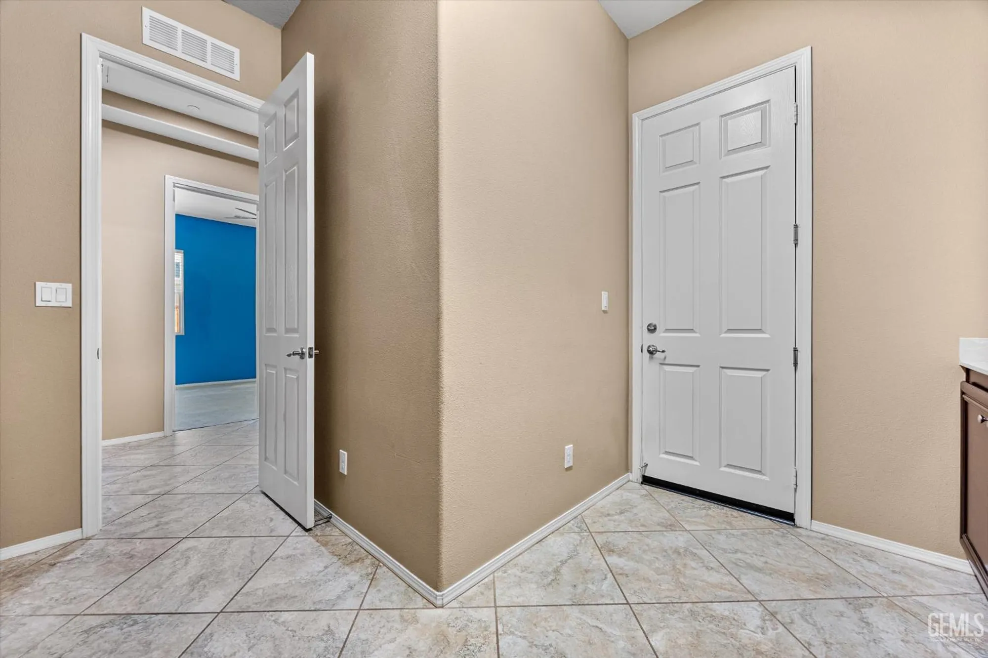 Property Slideshow image 50 of 57 | 10016 francois ln, Bakersfield, CA, 93306