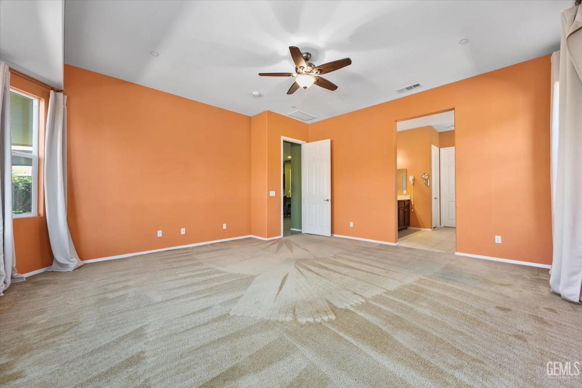 Property Slideshow image 36 of 57 | 10016 francois ln, Bakersfield, CA, 93306