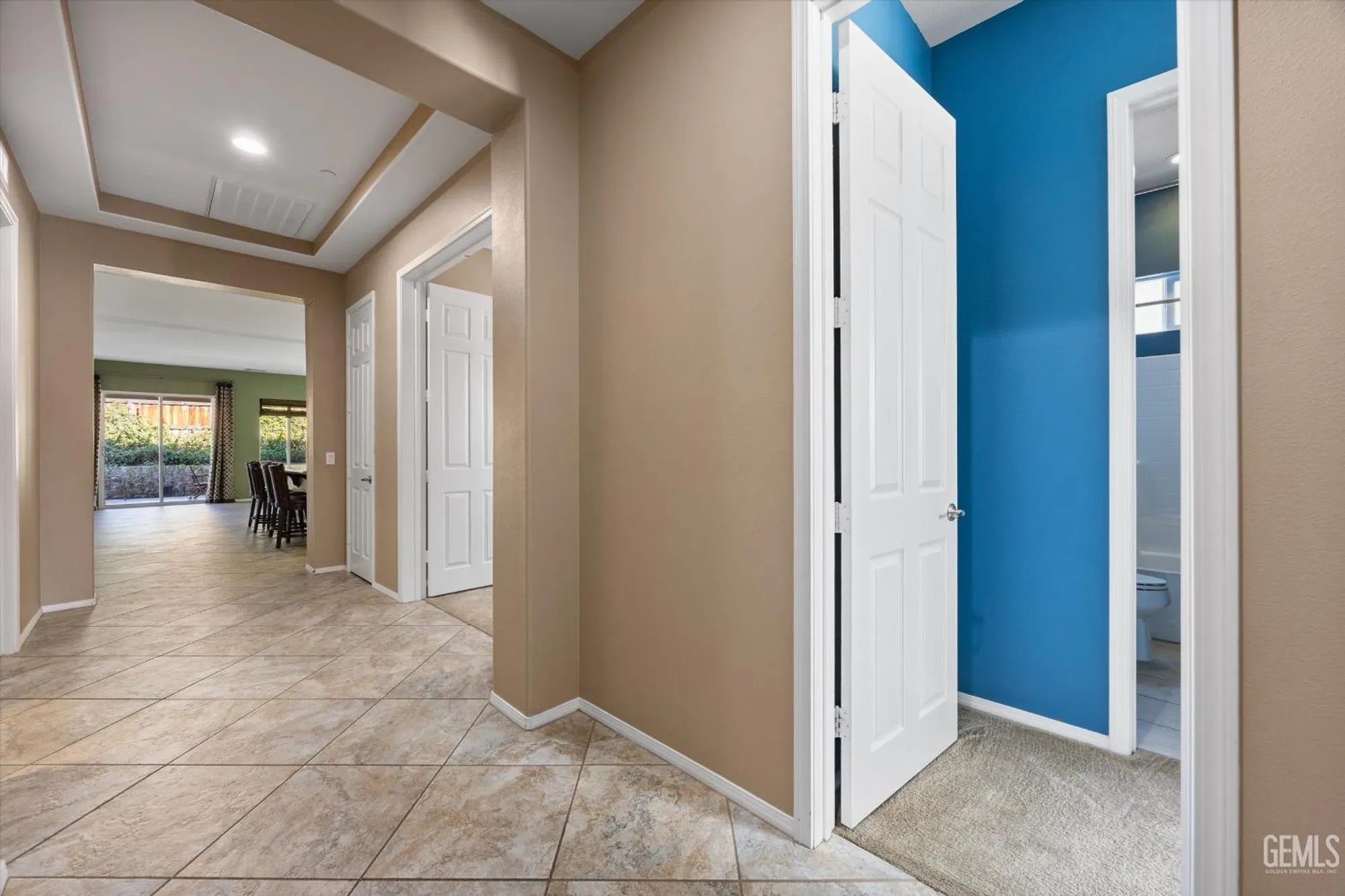 Property Slideshow image 18 of 57 | 10016 francois ln, Bakersfield, CA, 93306