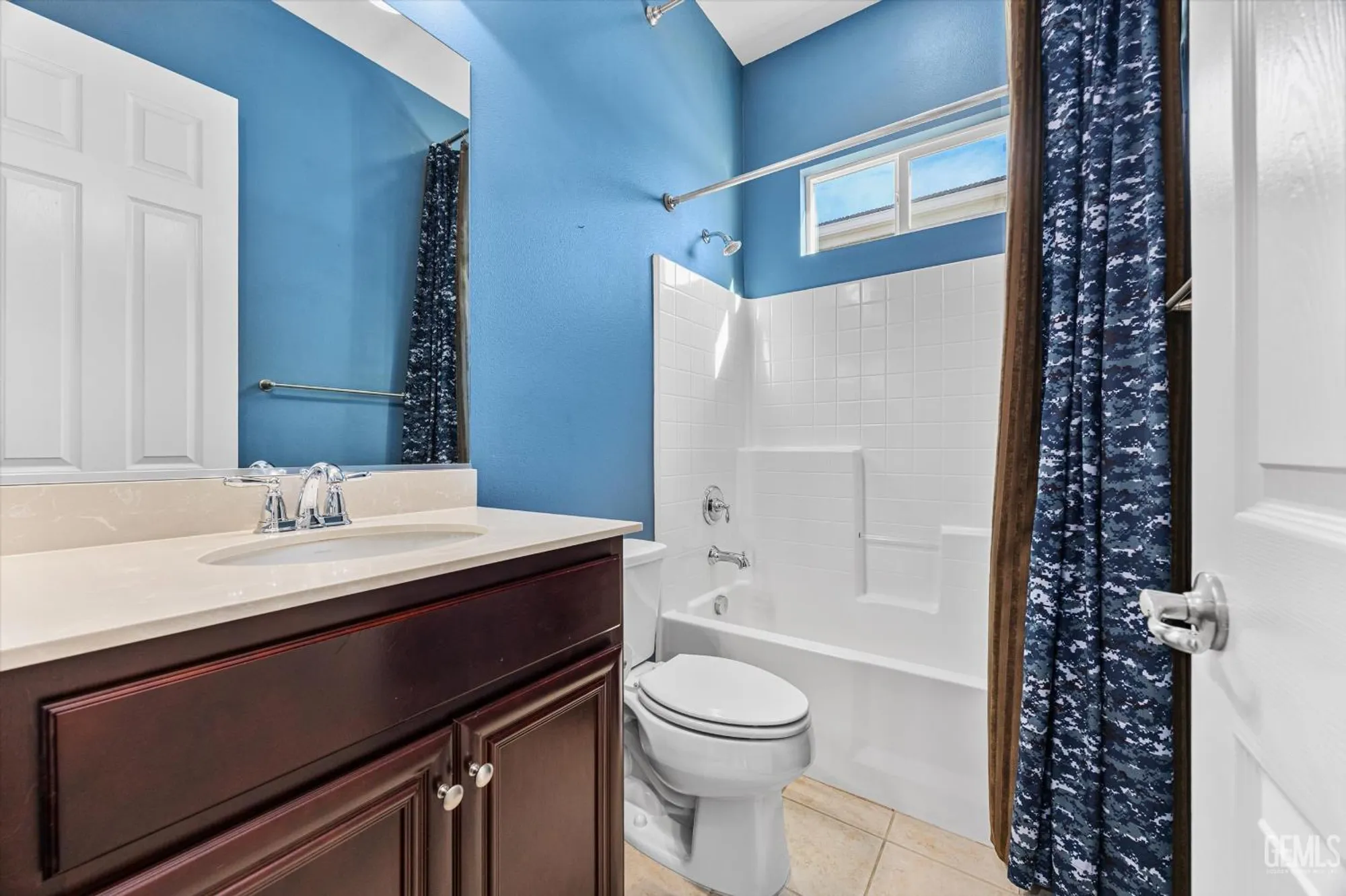 Property Slideshow image 41 of 57 | 10016 francois ln, Bakersfield, CA, 93306