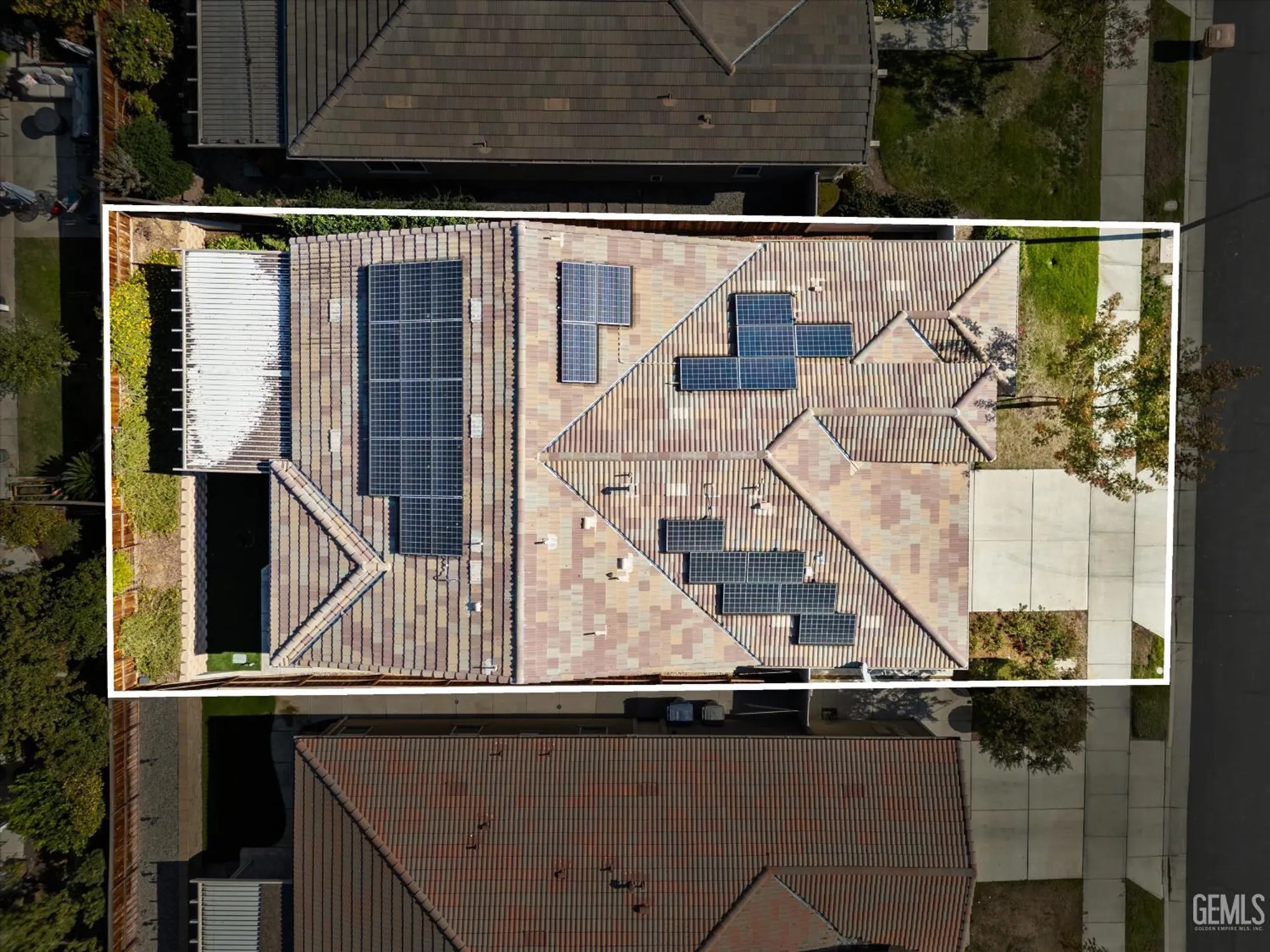 Property Slideshow image 3 of 57 | 10016 francois ln, Bakersfield, CA, 93306