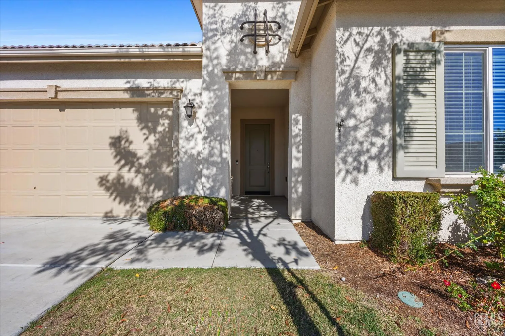 Property Slideshow image 16 of 57 | 10016 francois ln, Bakersfield, CA, 93306