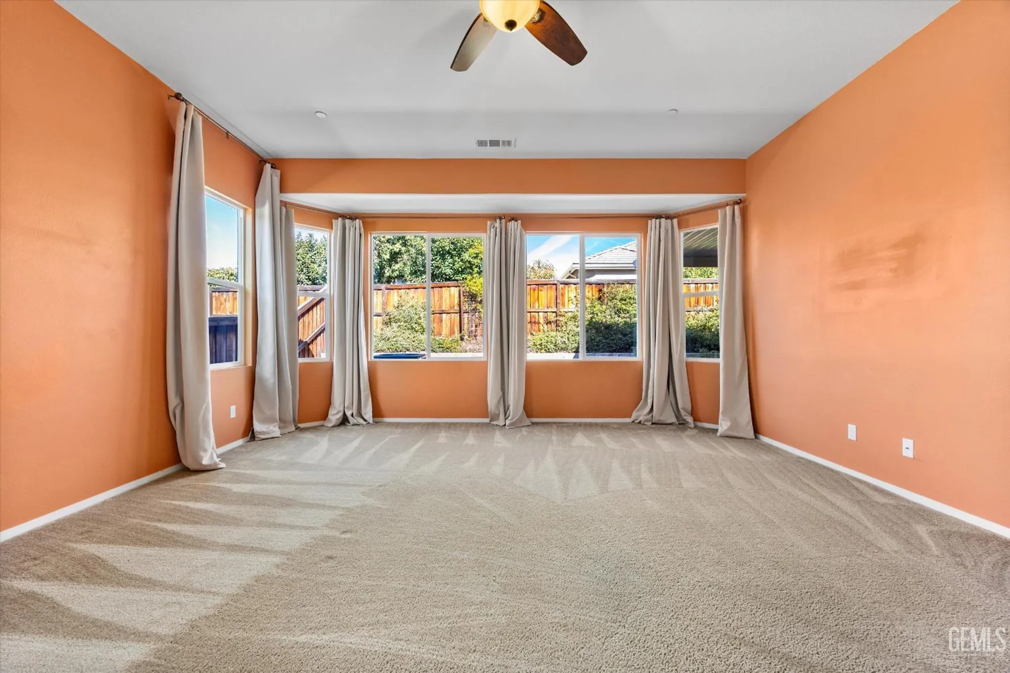 Property Slideshow image 34 of 57 | 10016 francois ln, Bakersfield, CA, 93306