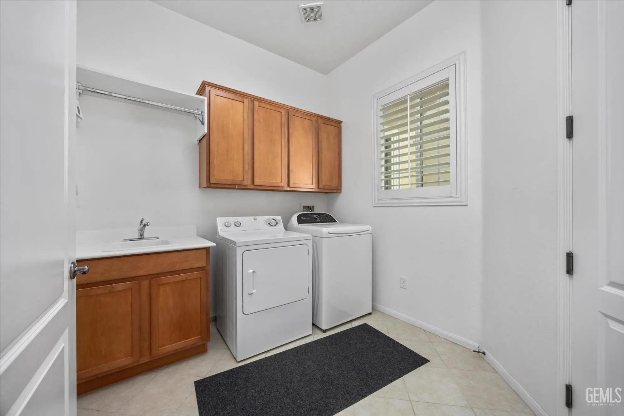 Property Slideshow image 20 of 32 | 13802 blossom ridge dr, Bakersfield, CA, 93306