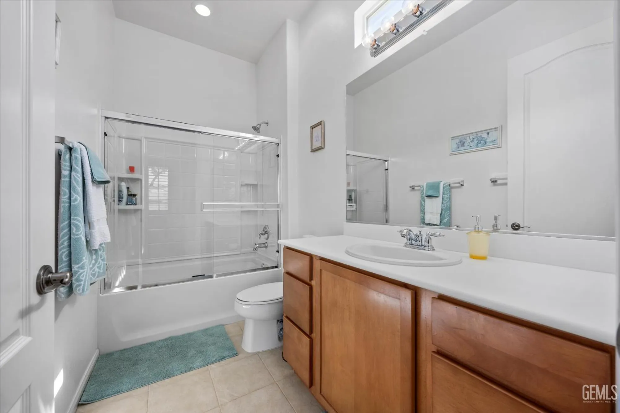 Property Slideshow image 17 of 32 | 13802 blossom ridge dr, Bakersfield, CA, 93306