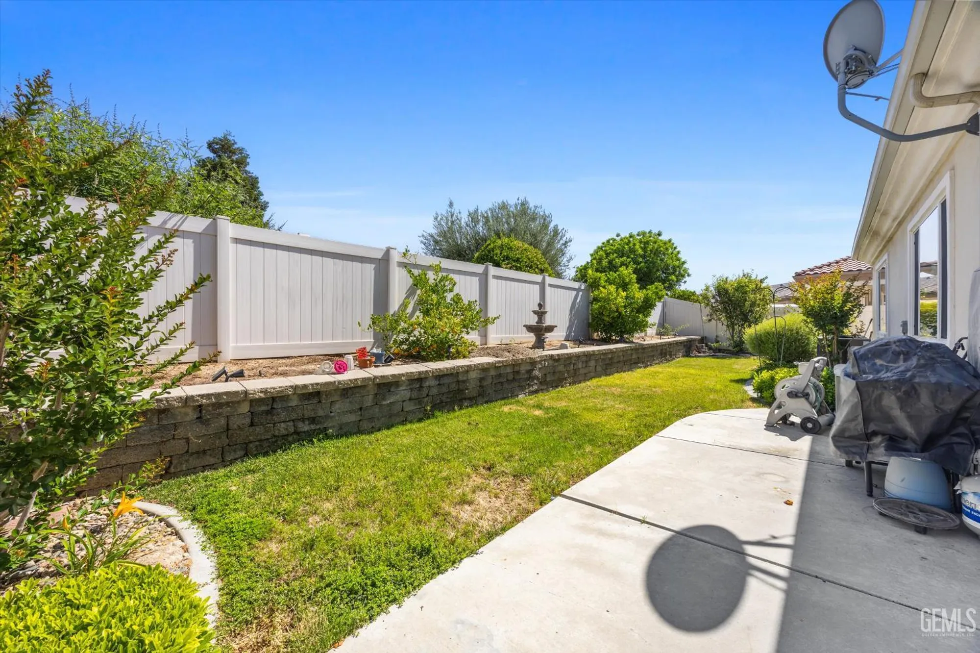 Property Slideshow image 22 of 32 | 13802 blossom ridge dr, Bakersfield, CA, 93306