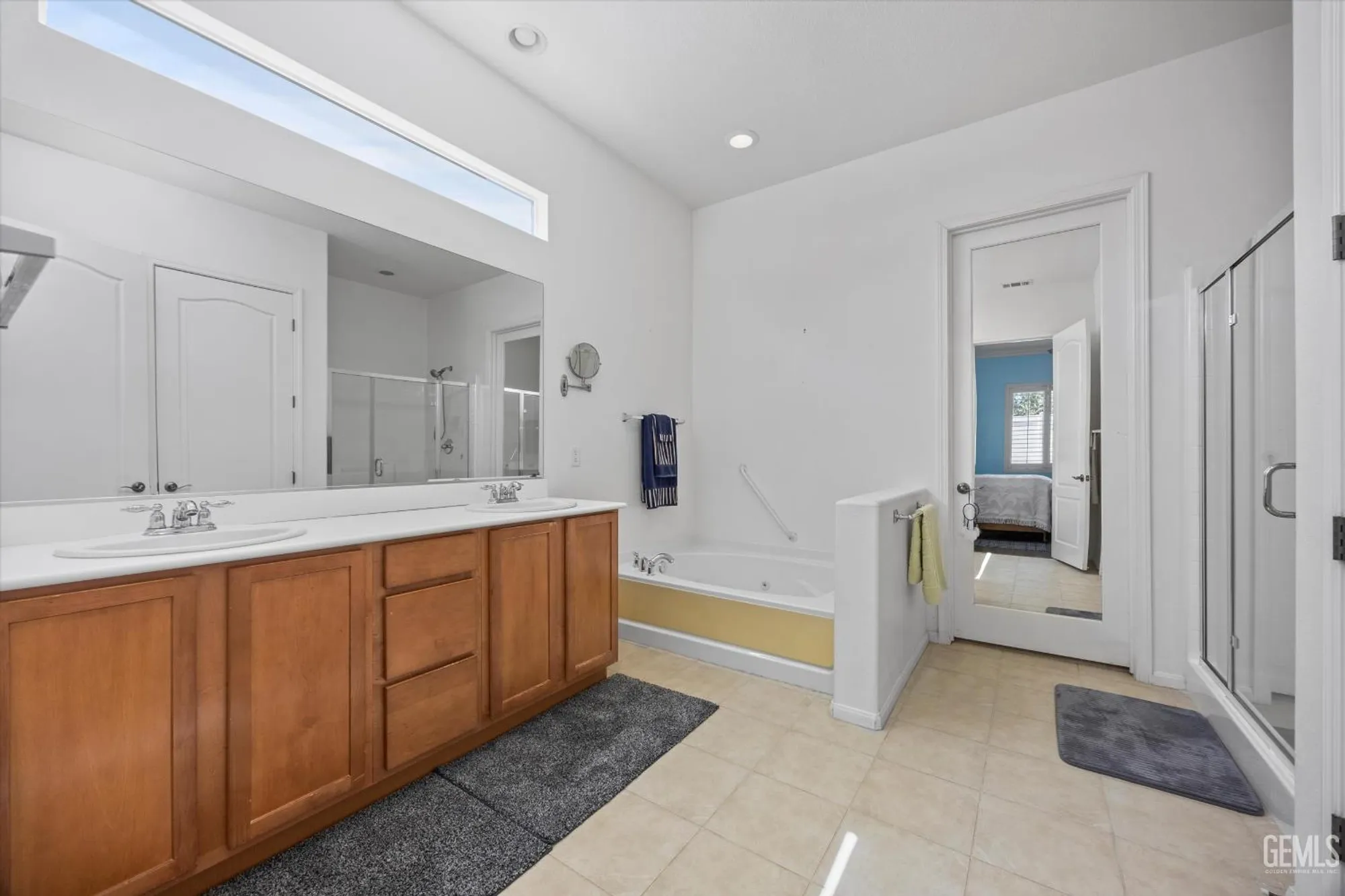 Property Slideshow image 15 of 32 | 13802 blossom ridge dr, Bakersfield, CA, 93306