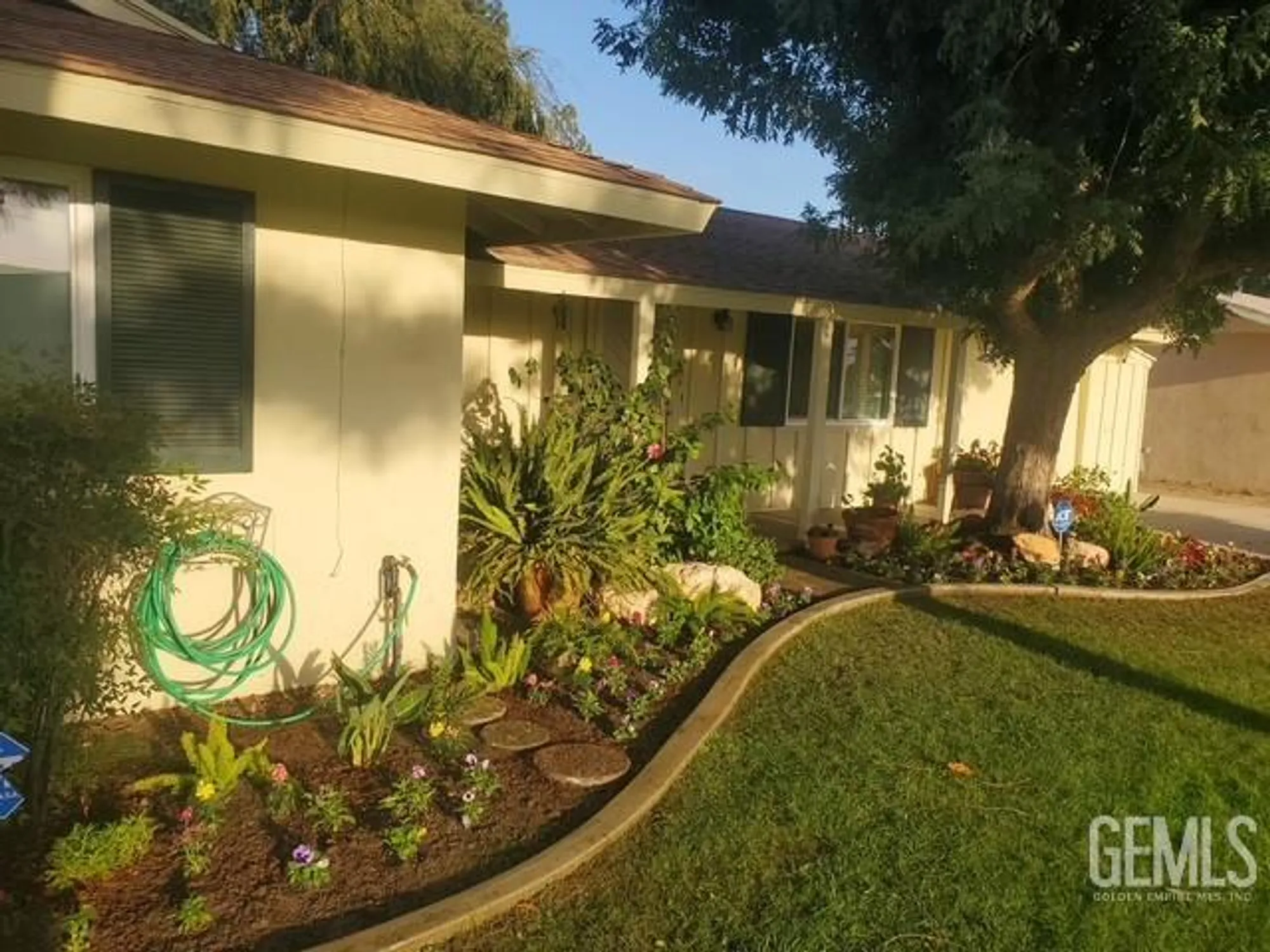 Property Slideshow image 4 of 44 | 504 cherry hills dr, Bakersfield, CA, 93309