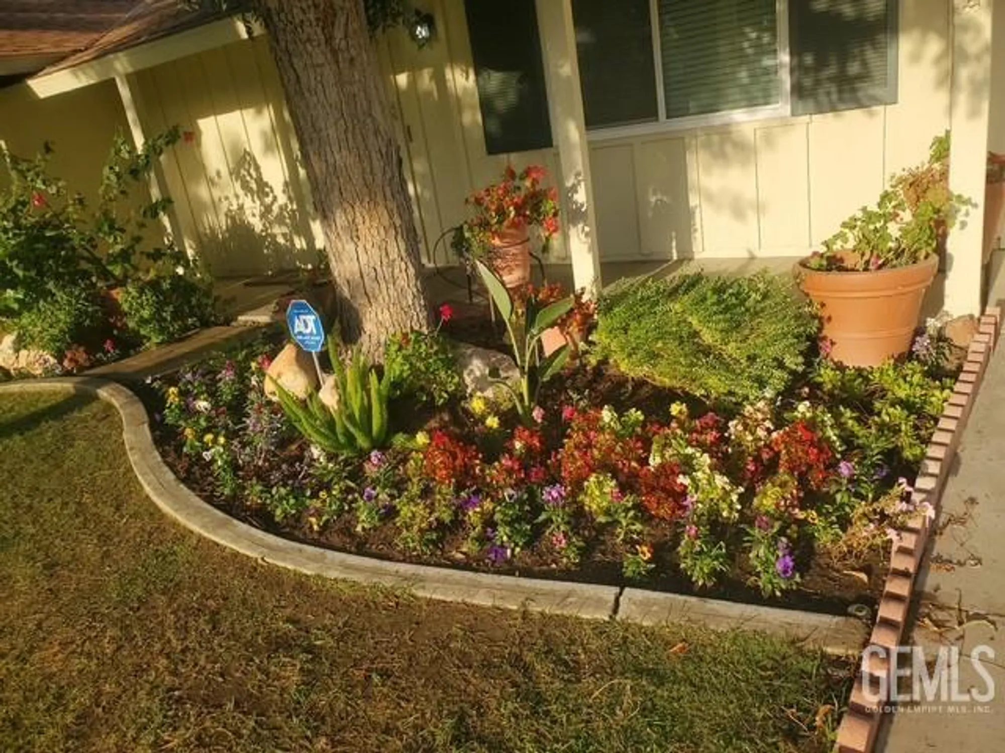 Property Slideshow image 5 of 44 | 504 cherry hills dr, Bakersfield, CA, 93309