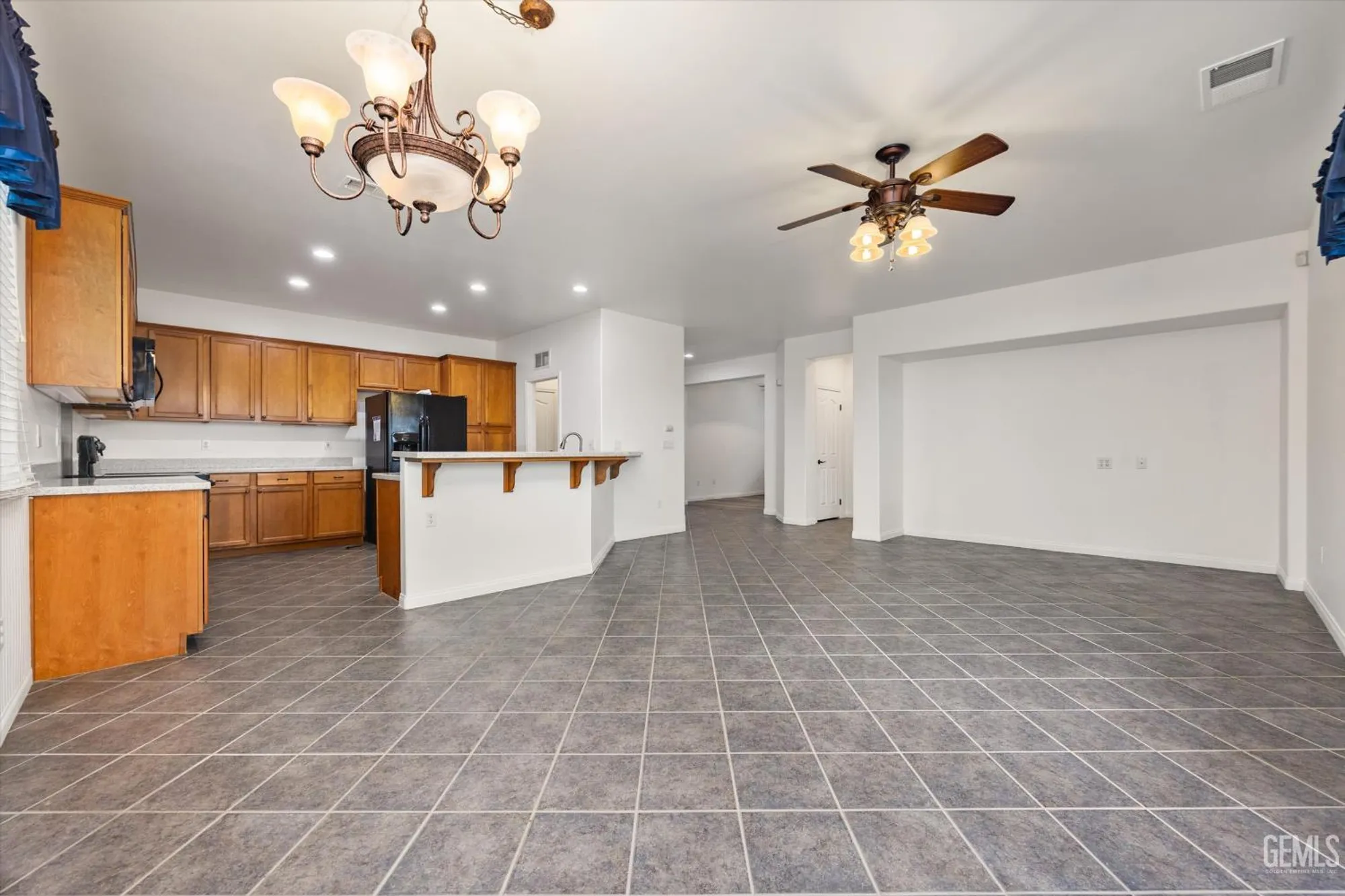 Property Slideshow image 16 of 54 | 12010 winger st, Bakersfield, CA, 93312