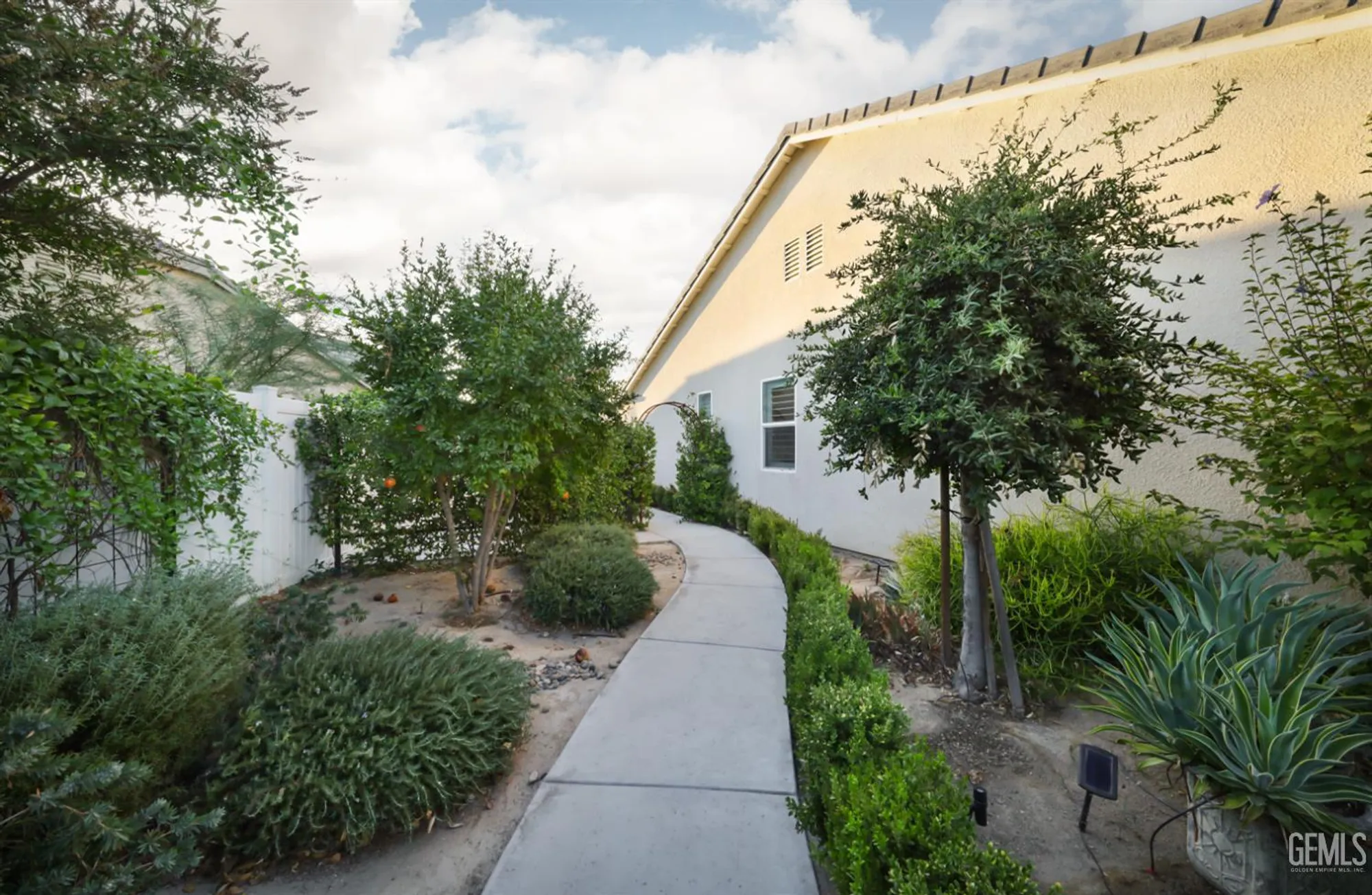 Property Slideshow image 30 of 42 | 2228 swanfield way, Bakersfield, CA, 93311