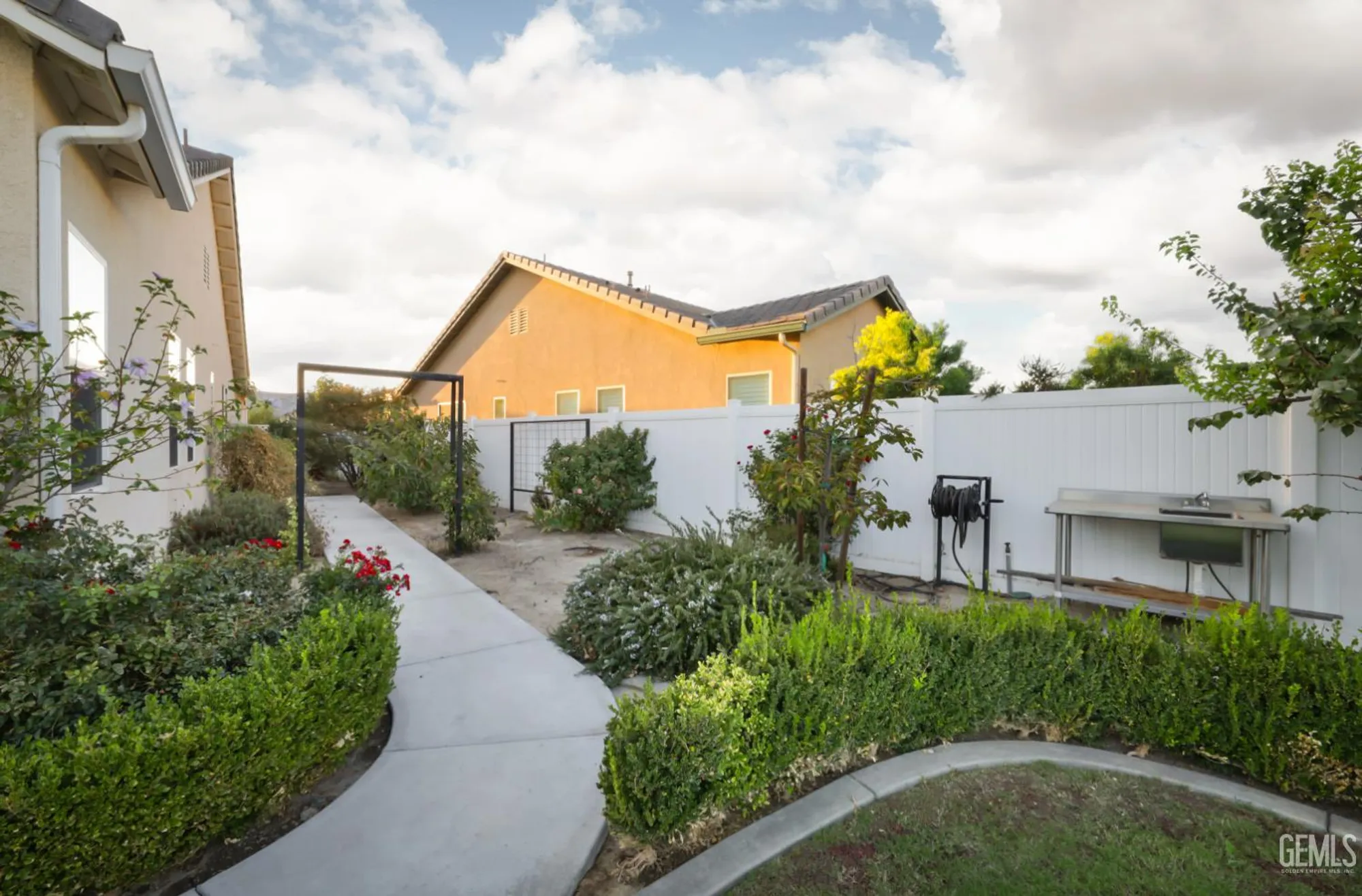 Property Slideshow image 33 of 42 | 2228 swanfield way, Bakersfield, CA, 93311