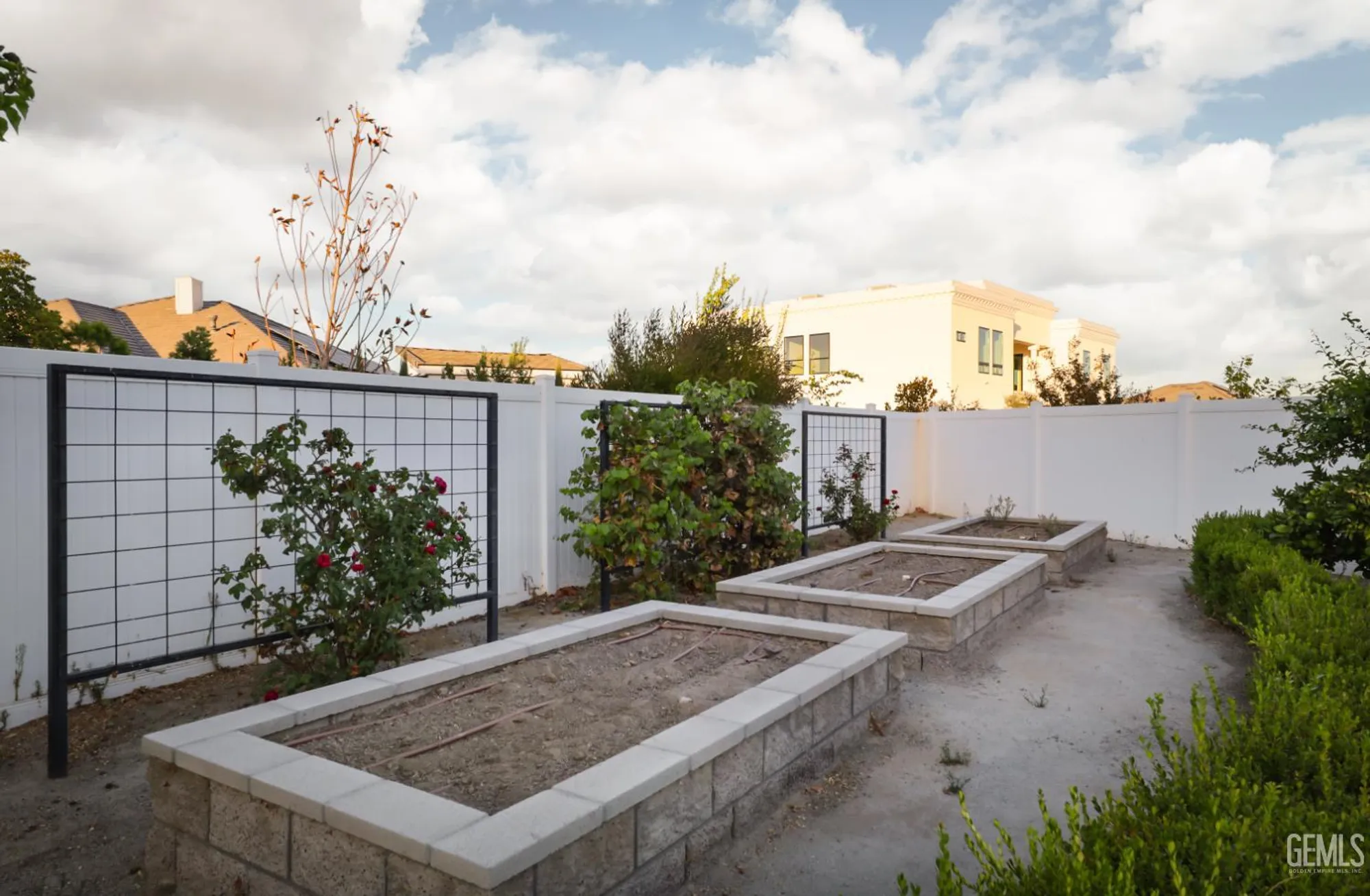 Property Slideshow image 32 of 42 | 2228 swanfield way, Bakersfield, CA, 93311