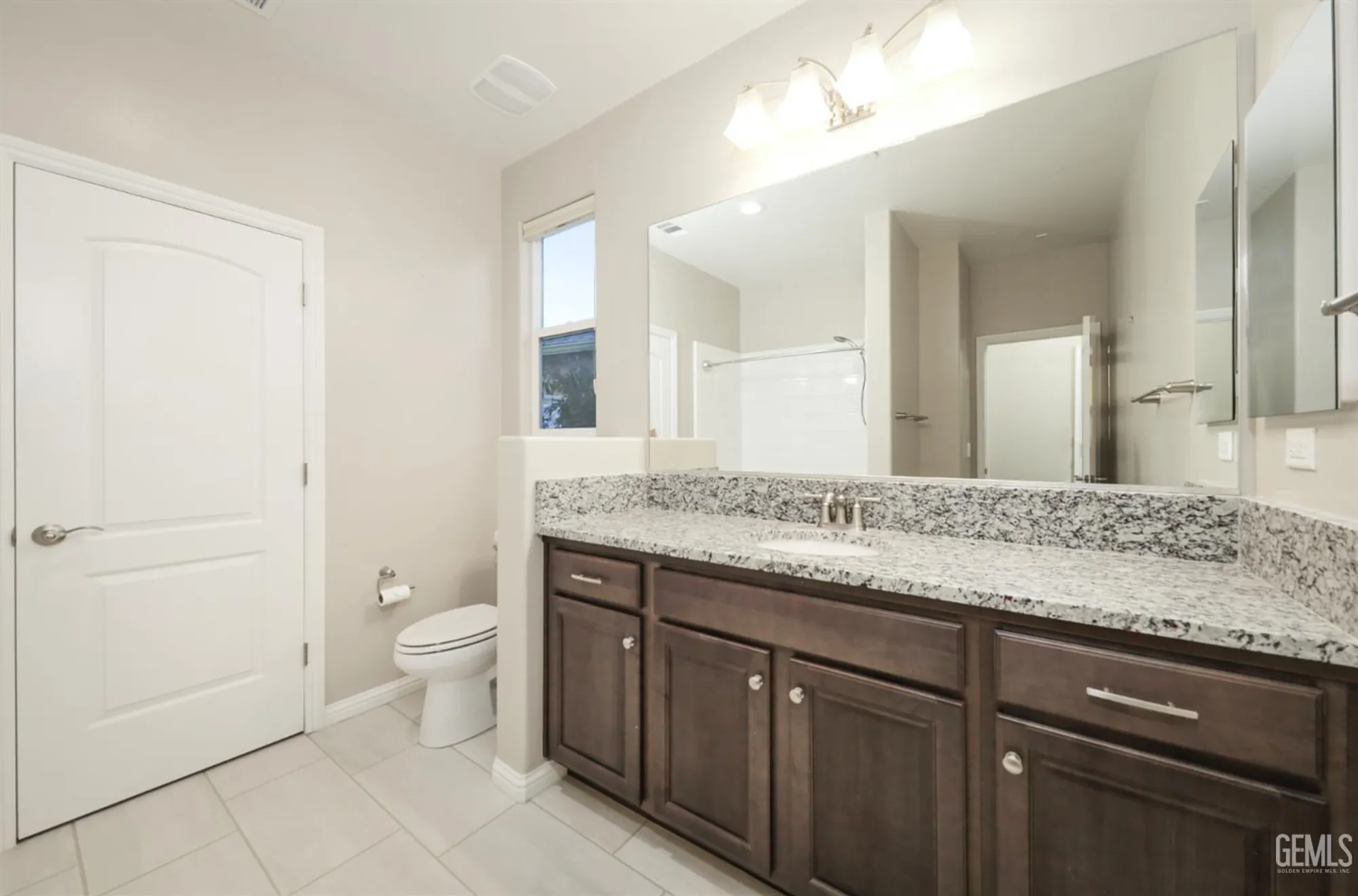 Property Slideshow image 16 of 42 | 2228 swanfield way, Bakersfield, CA, 93311