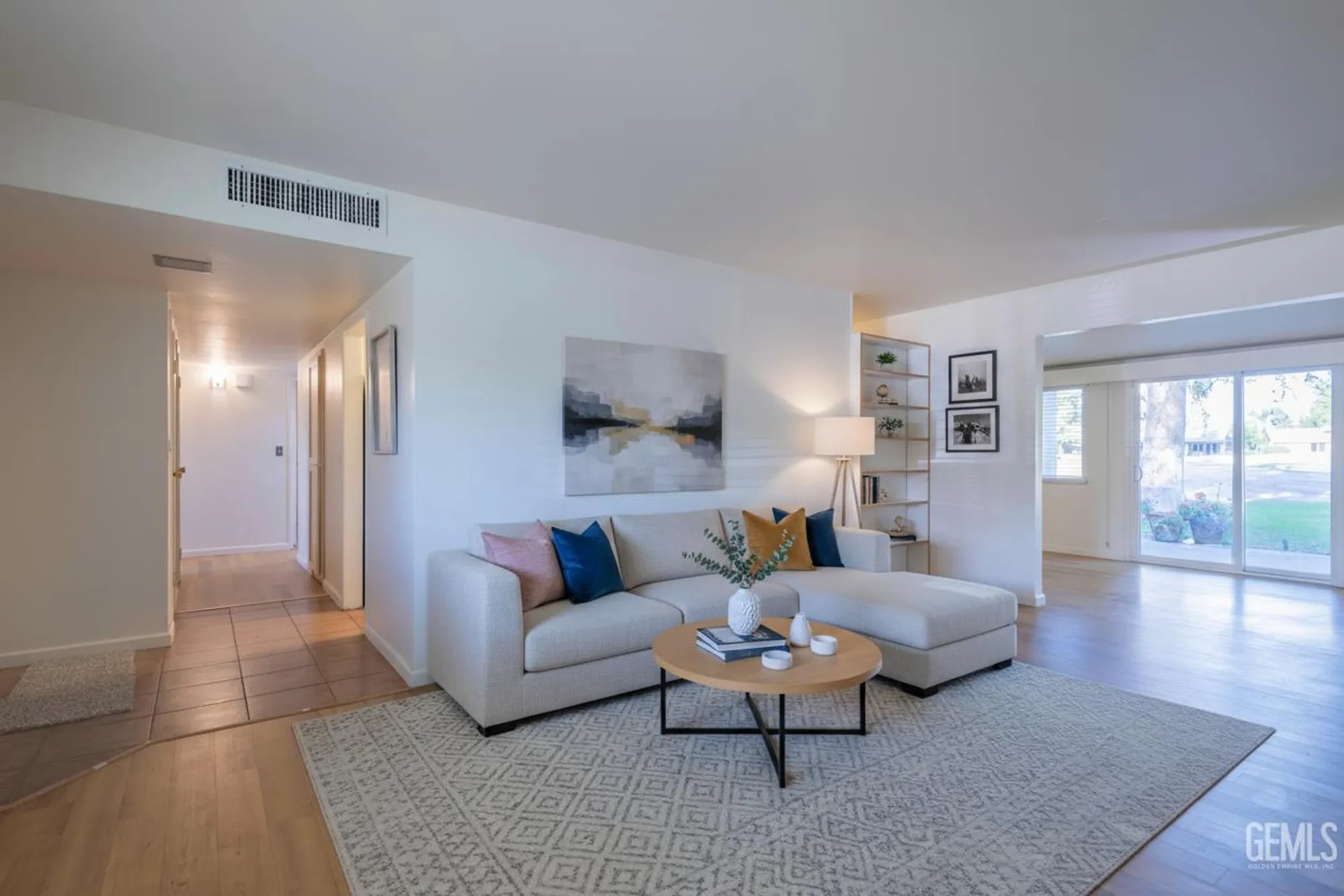 Property Slideshow image 6 of 44 | 504 cherry hills dr, Bakersfield, CA, 93309