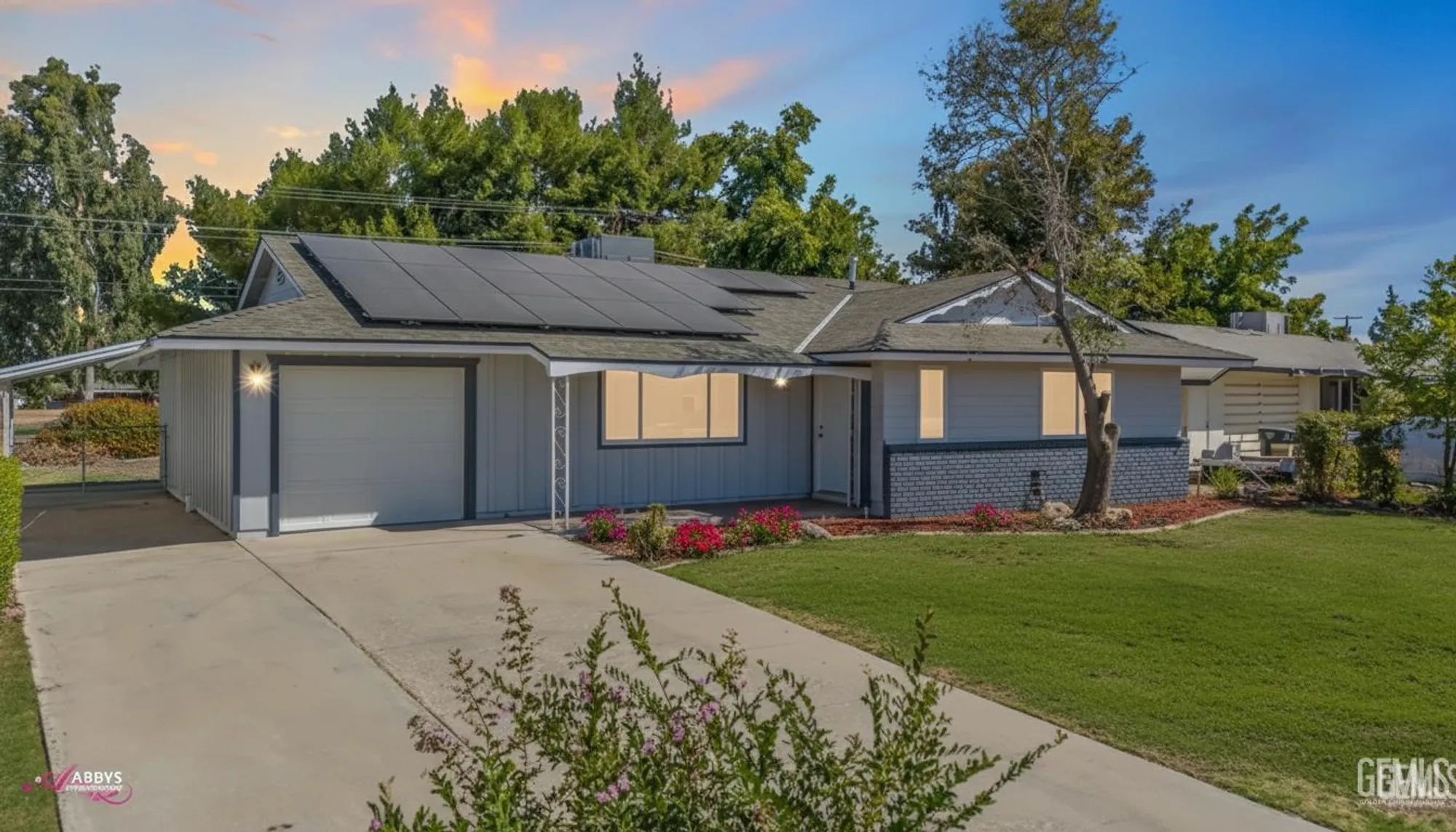 Property Slideshow image 1 of 20 | 6104 bel aire way, Bakersfield, CA, 93309