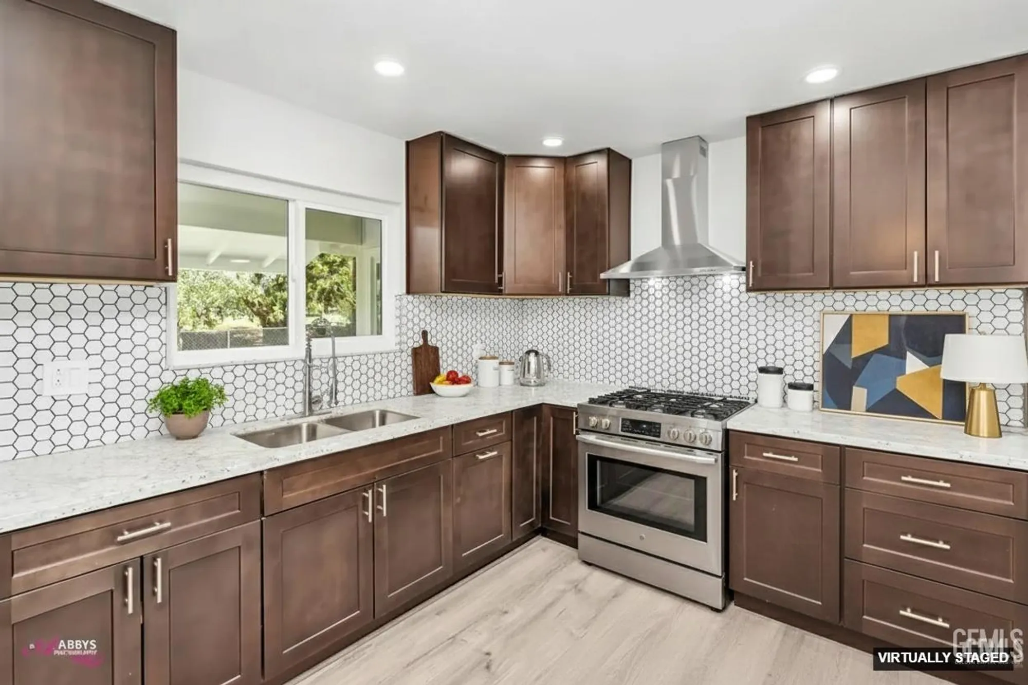 Property Slideshow image 3 of 20 | 6104 bel aire way, Bakersfield, CA, 93309