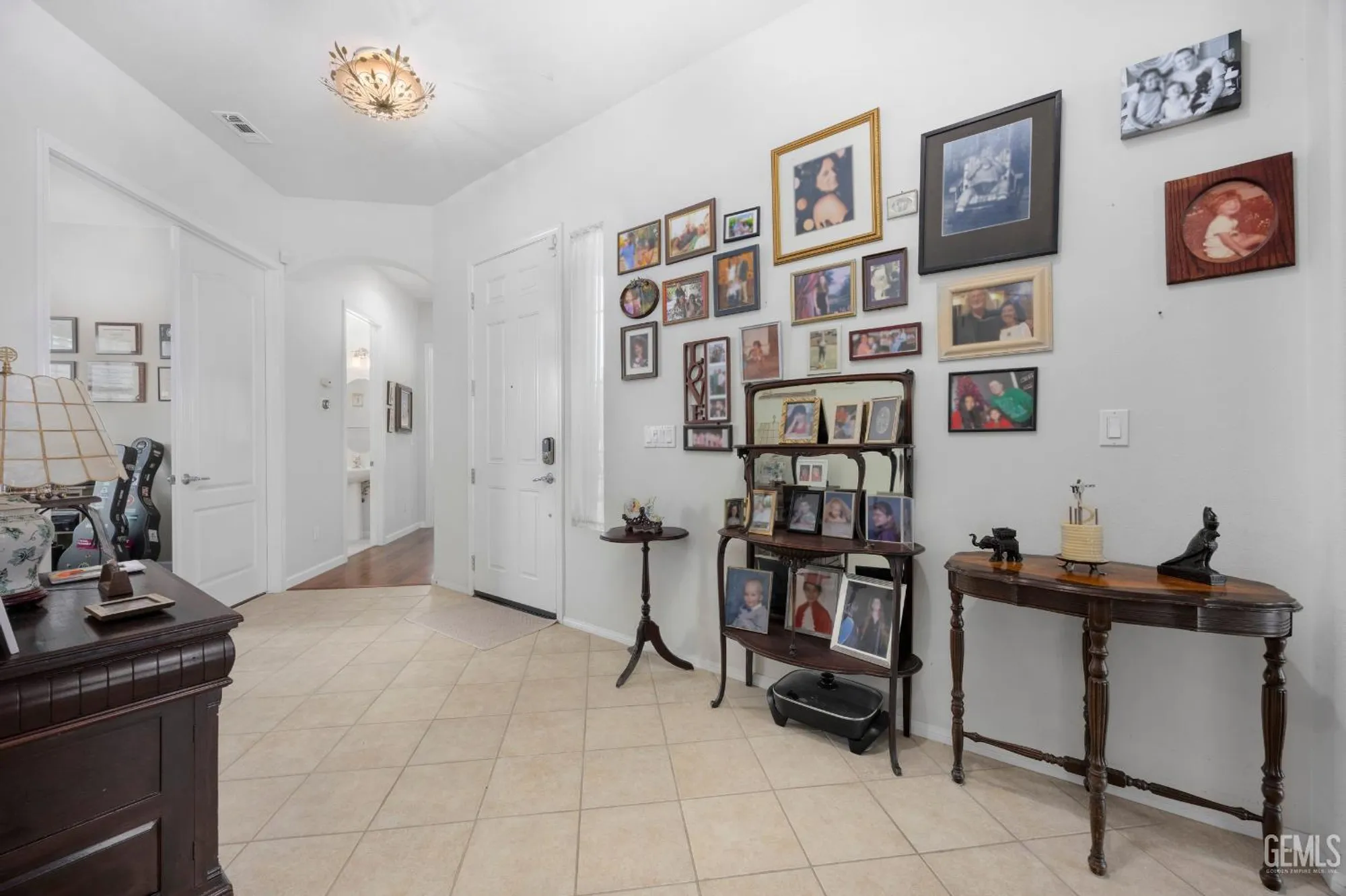 Property Slideshow image 9 of 44 | 6303 pinion ranch rd, Bakersfield, CA, 93306