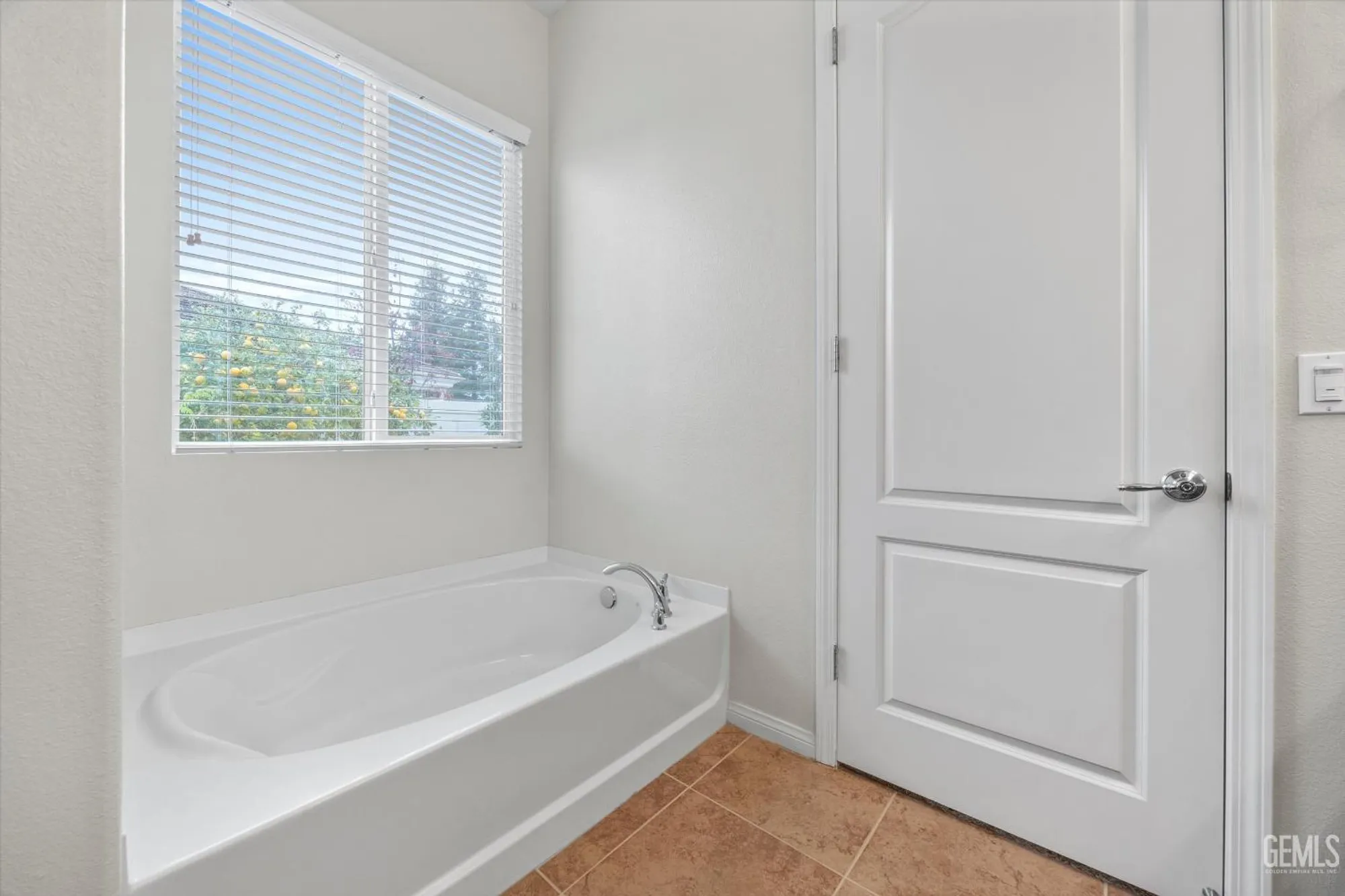 Property Slideshow image 23 of 37 | 5809 opal valley ct, Bakersfield, CA, 93306