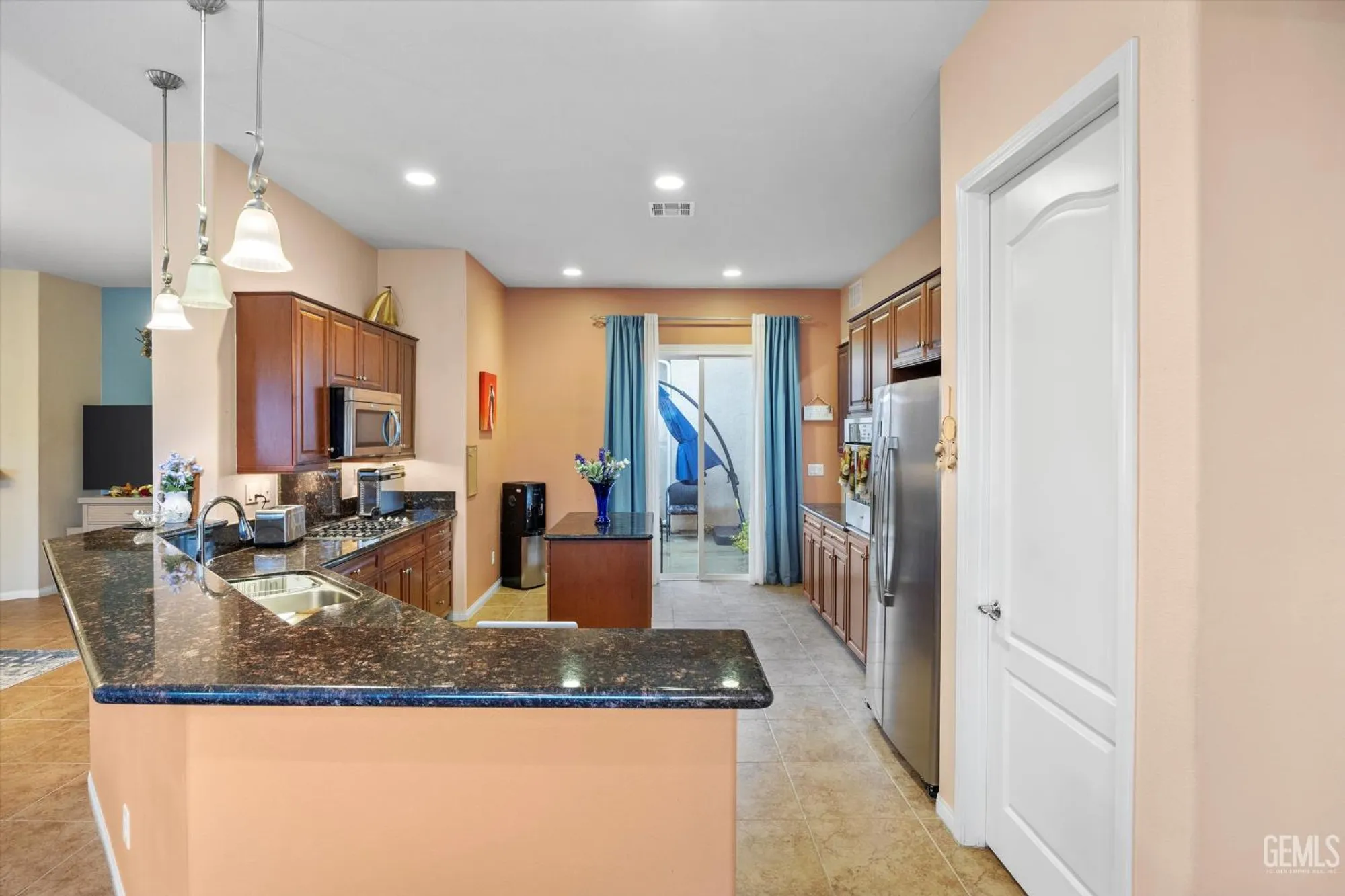 Property Slideshow image 13 of 37 | 5809 opal valley ct, Bakersfield, CA, 93306