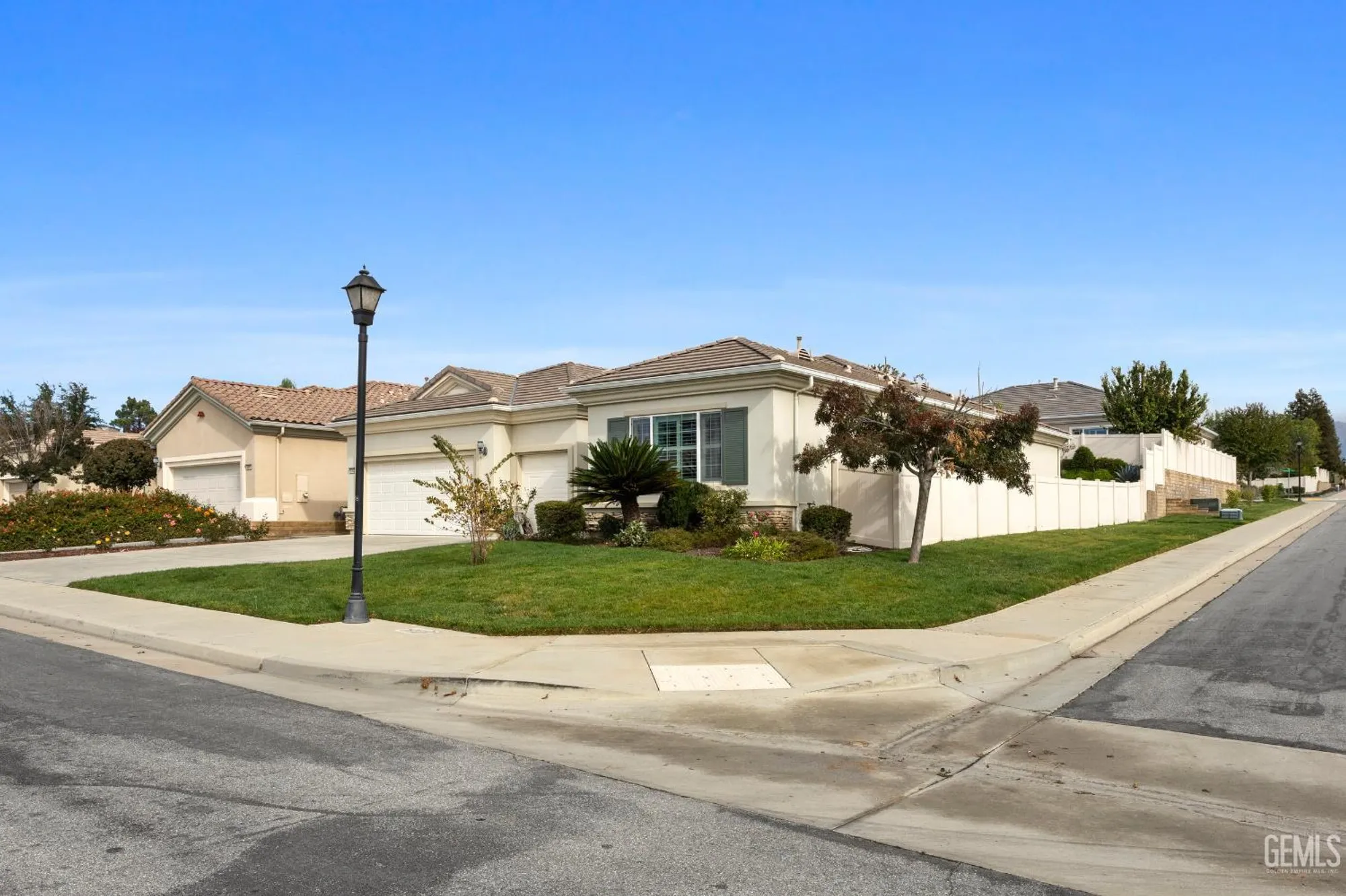 Property Slideshow image 4 of 44 | 6303 pinion ranch rd, Bakersfield, CA, 93306