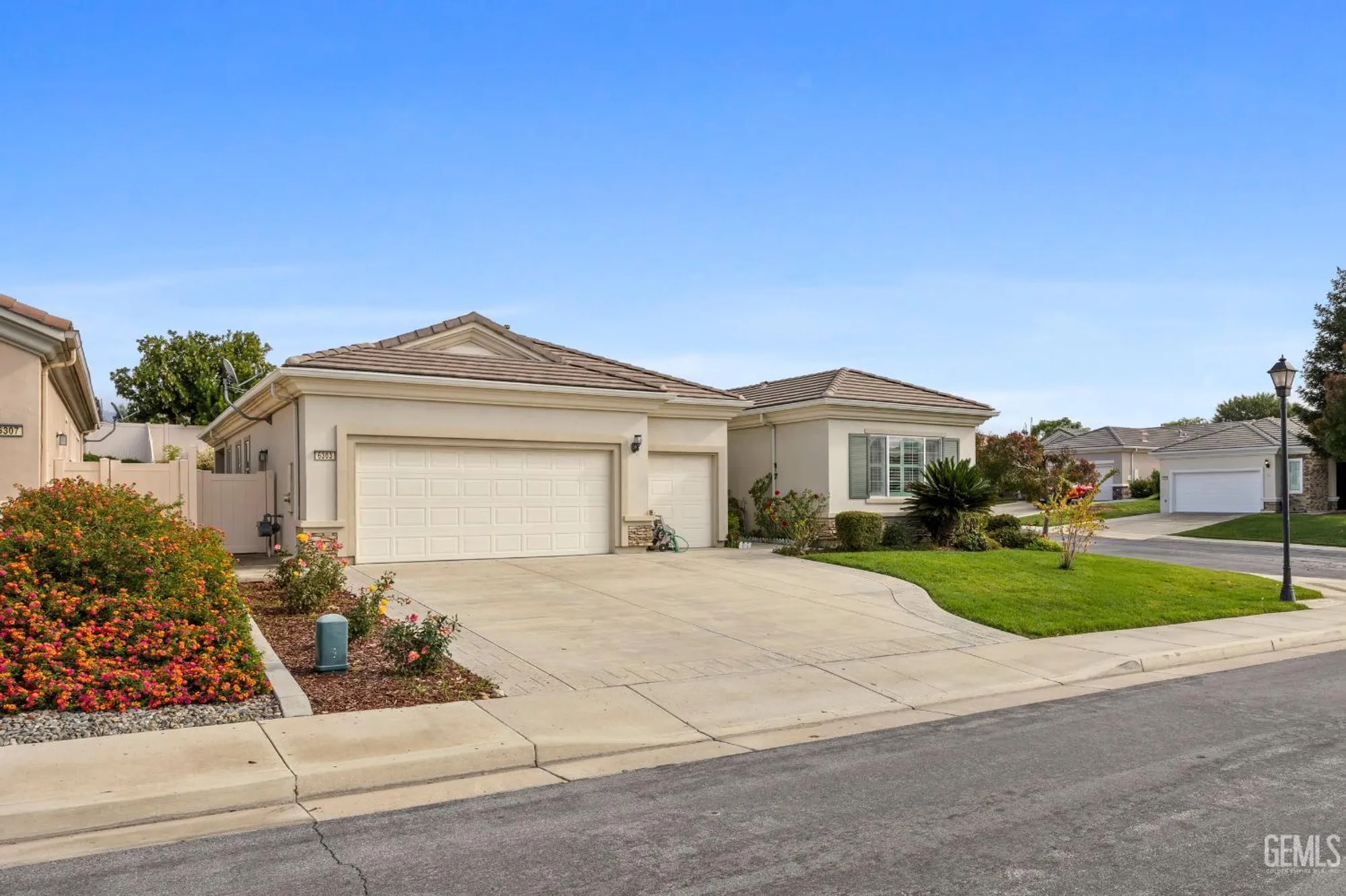 Property Slideshow image 2 of 44 | 6303 pinion ranch rd, Bakersfield, CA, 93306