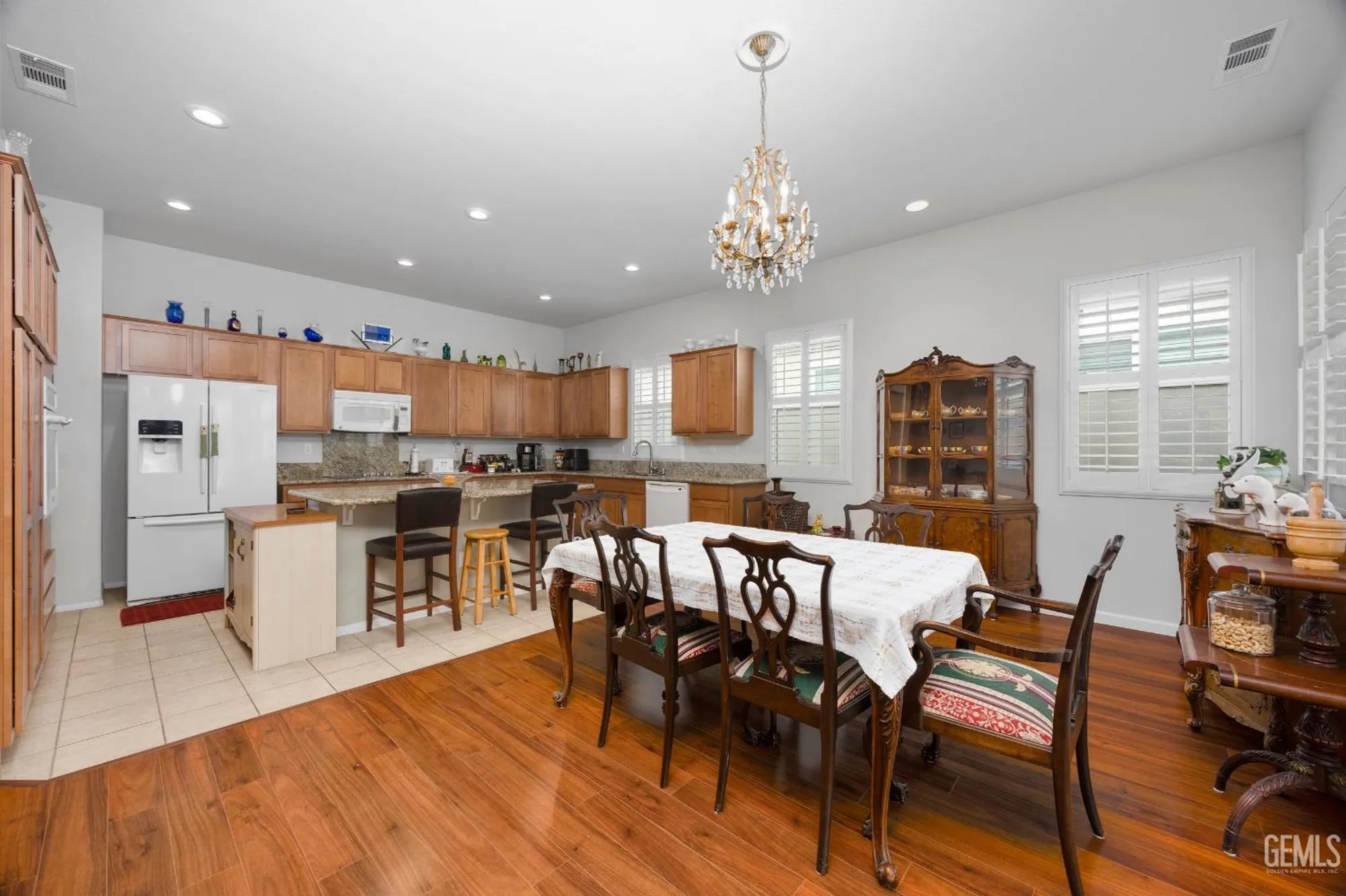 Property Slideshow image 16 of 44 | 6303 pinion ranch rd, Bakersfield, CA, 93306