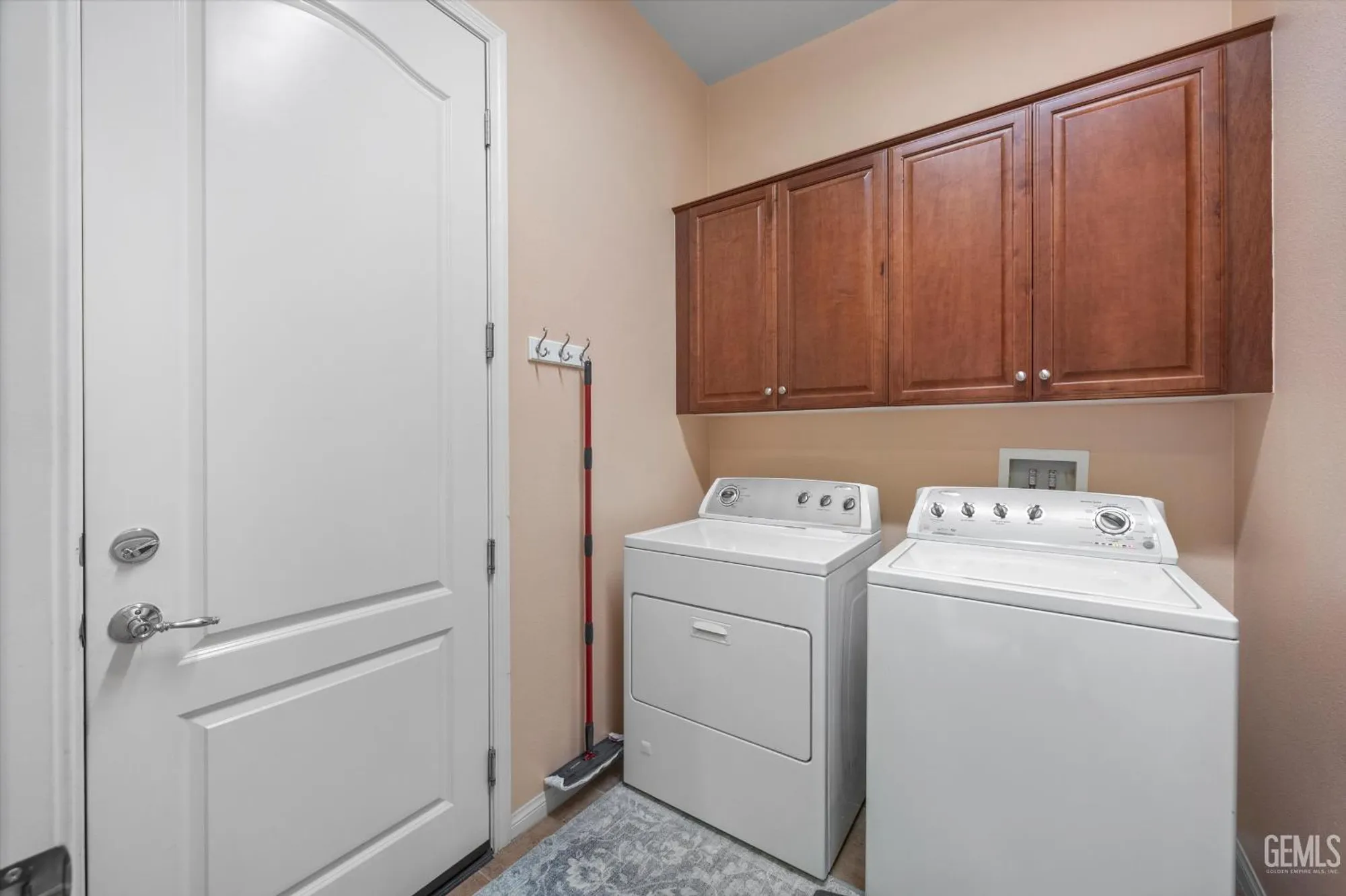 Property Slideshow image 31 of 37 | 5809 opal valley ct, Bakersfield, CA, 93306