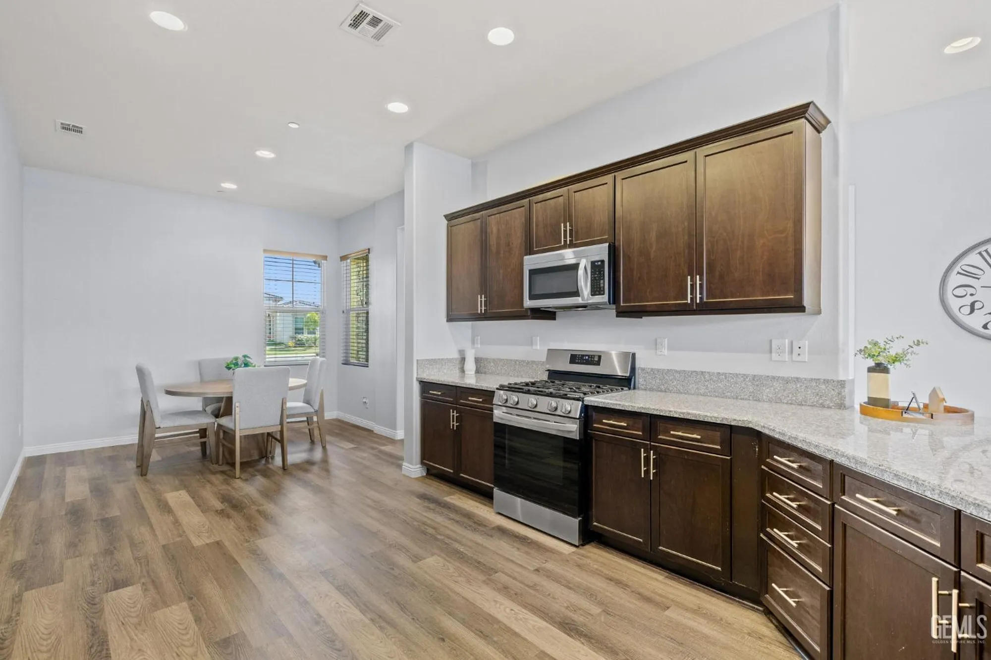 Property Slideshow image 18 of 47 | 9917 stockholm pl, Bakersfield, CA, 93306