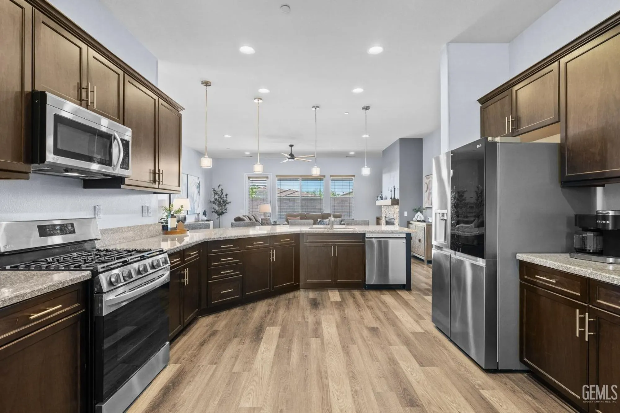 Property Slideshow image 22 of 47 | 9917 stockholm pl, Bakersfield, CA, 93306