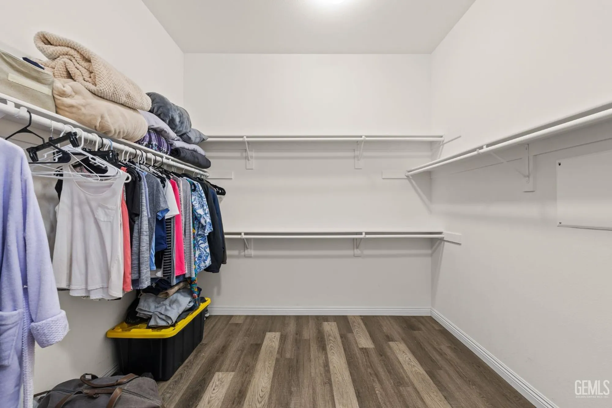 Property Slideshow image 33 of 47 | 9917 stockholm pl, Bakersfield, CA, 93306