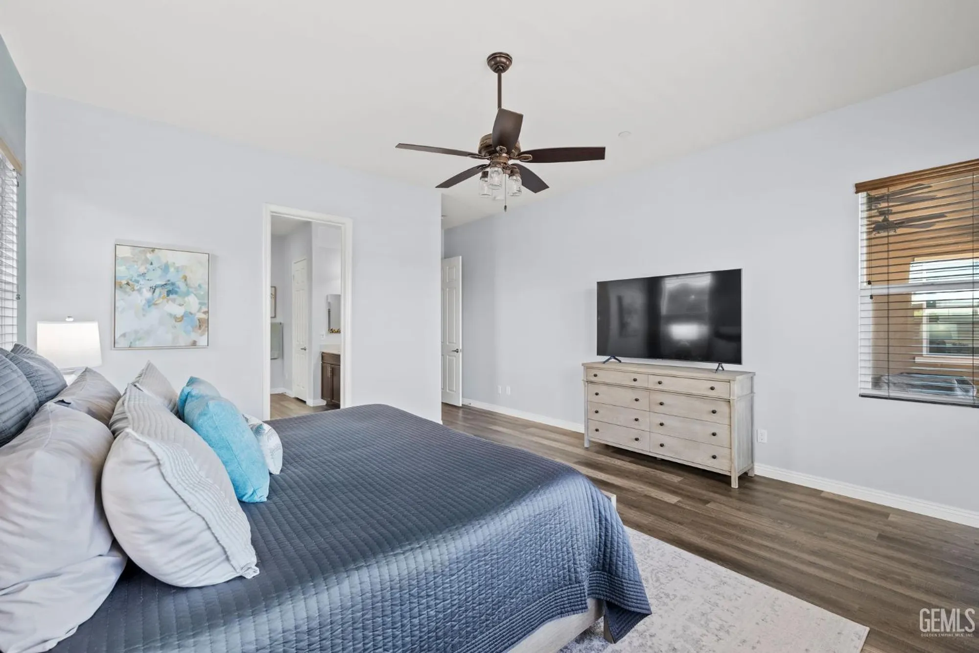 Property Slideshow image 31 of 47 | 9917 stockholm pl, Bakersfield, CA, 93306