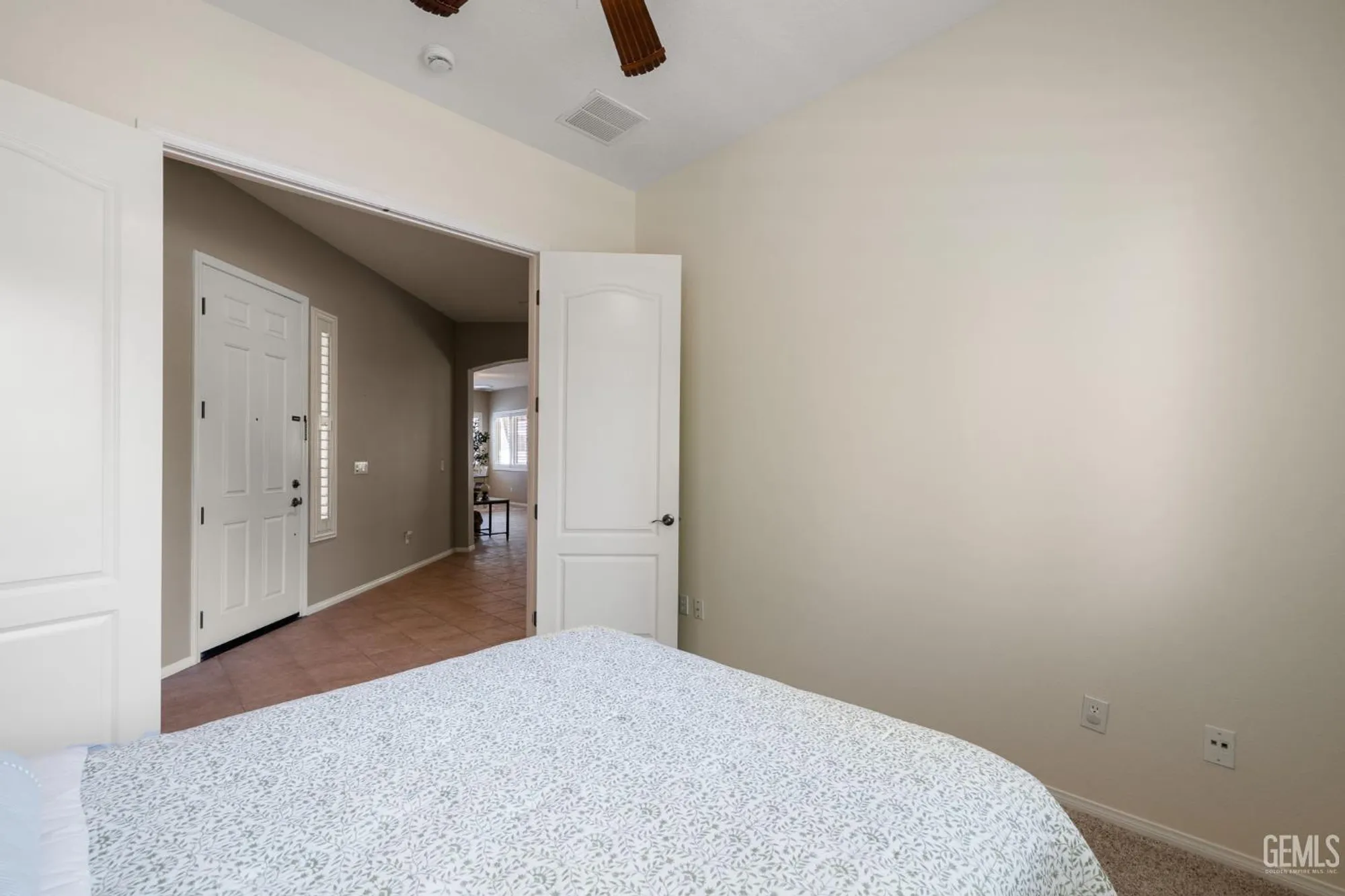 Property Slideshow image 18 of 35 | 5703 park place dr, Bakersfield, CA, 93306