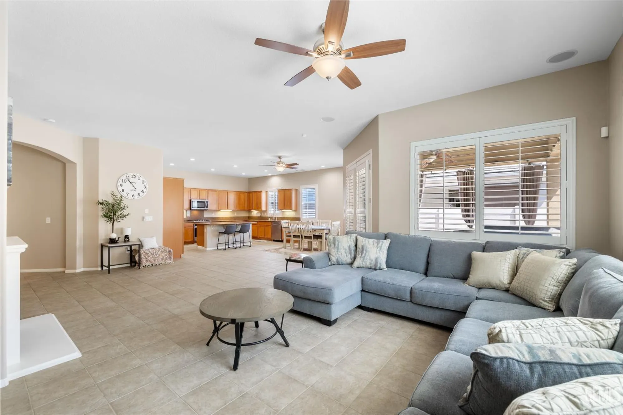 Property Slideshow image 16 of 35 | 5703 park place dr, Bakersfield, CA, 93306