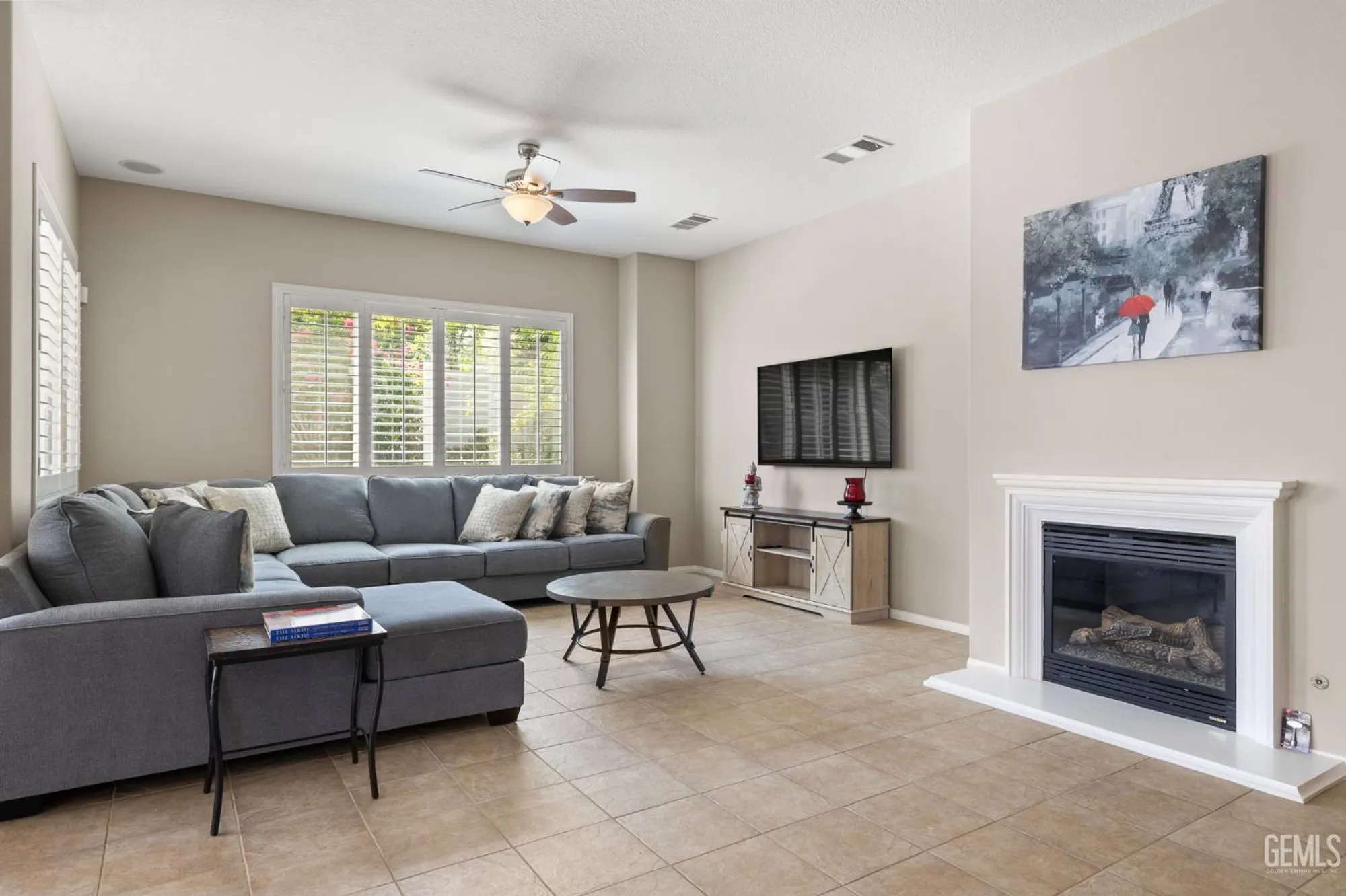 Property Slideshow image 10 of 35 | 5703 park place dr, Bakersfield, CA, 93306