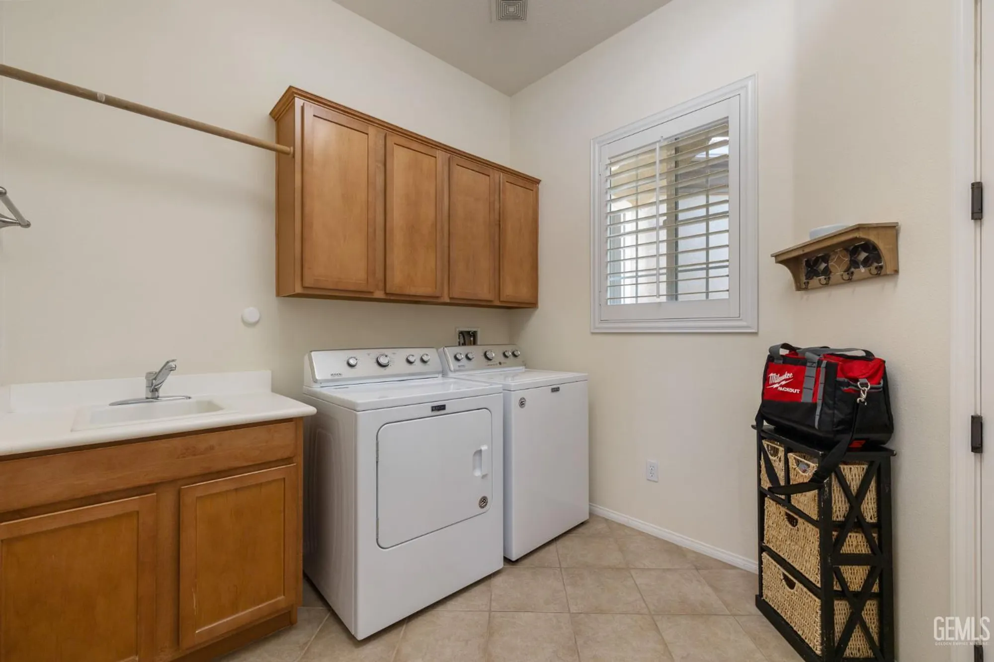 Property Slideshow image 24 of 35 | 5703 park place dr, Bakersfield, CA, 93306