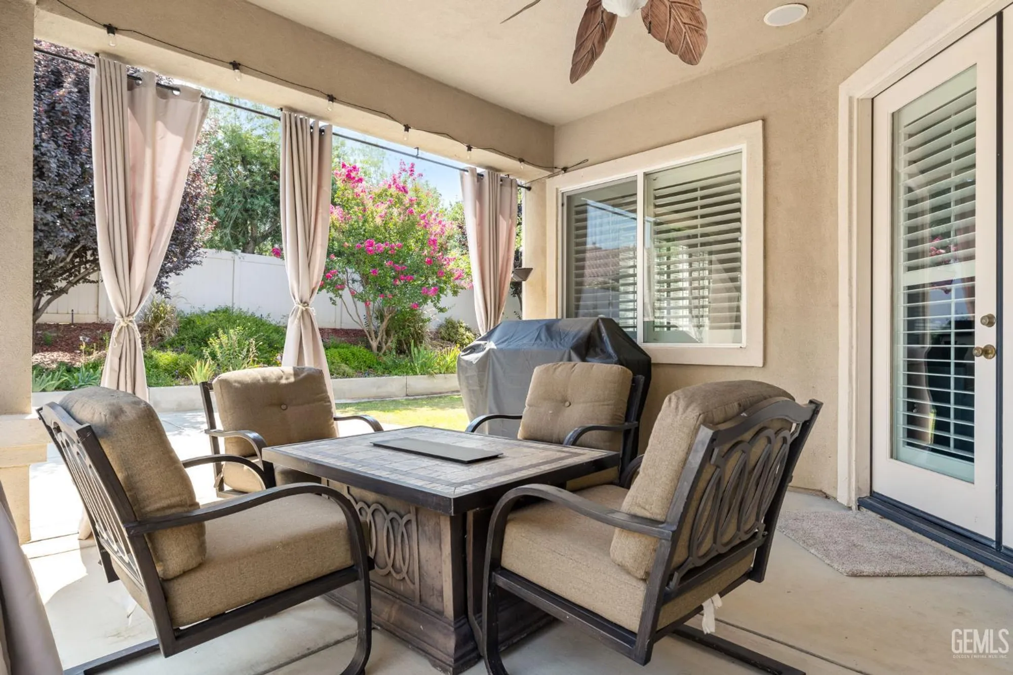 Property Slideshow image 22 of 35 | 5703 park place dr, Bakersfield, CA, 93306