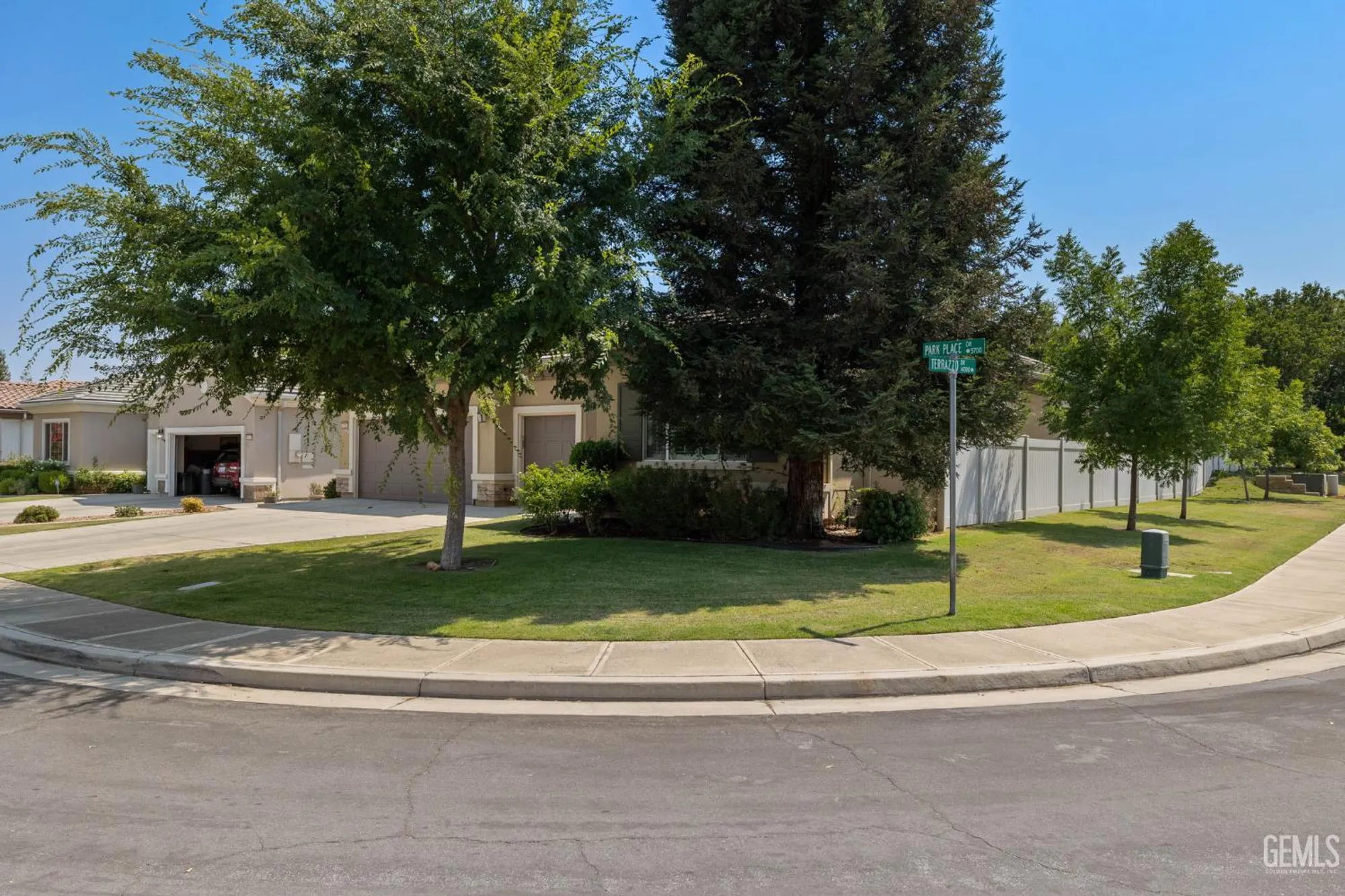 Property Slideshow image 35 of 35 | 5703 park place dr, Bakersfield, CA, 93306